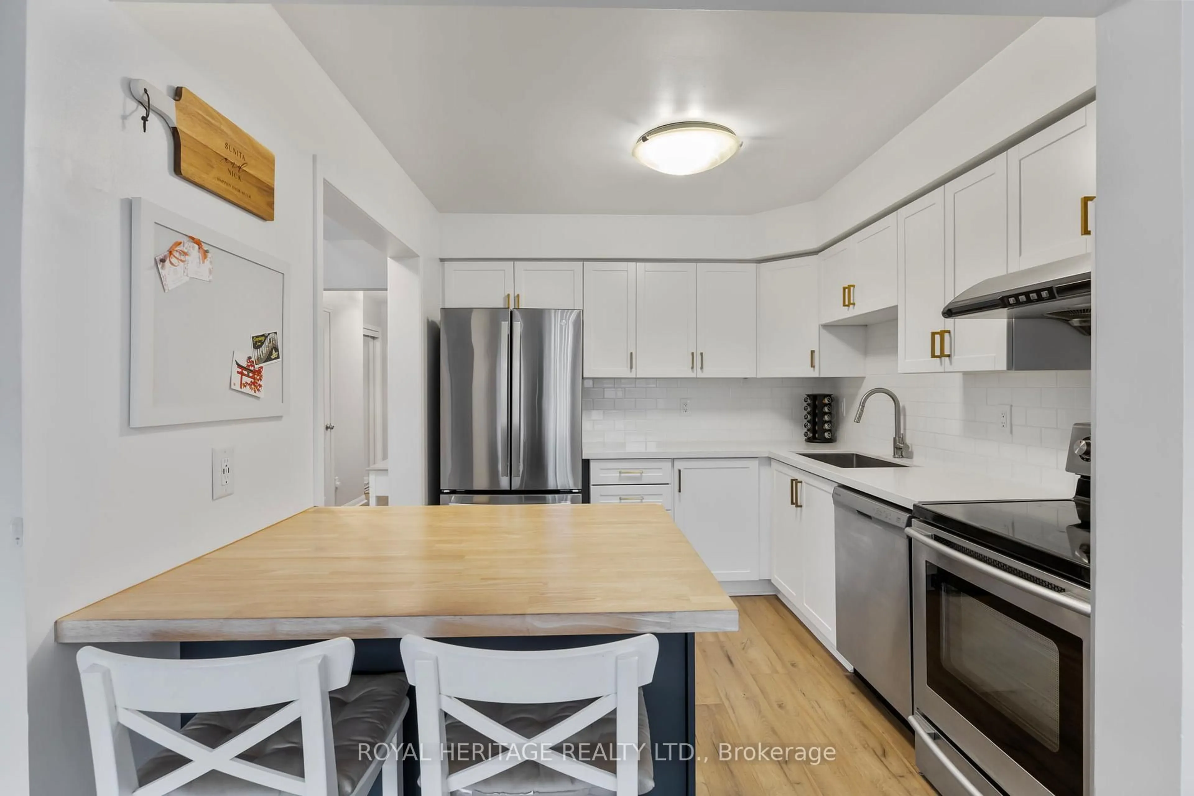 Standard kitchen, unknown for 1251 Quest Circ, Mississauga Ontario L5N 8B6