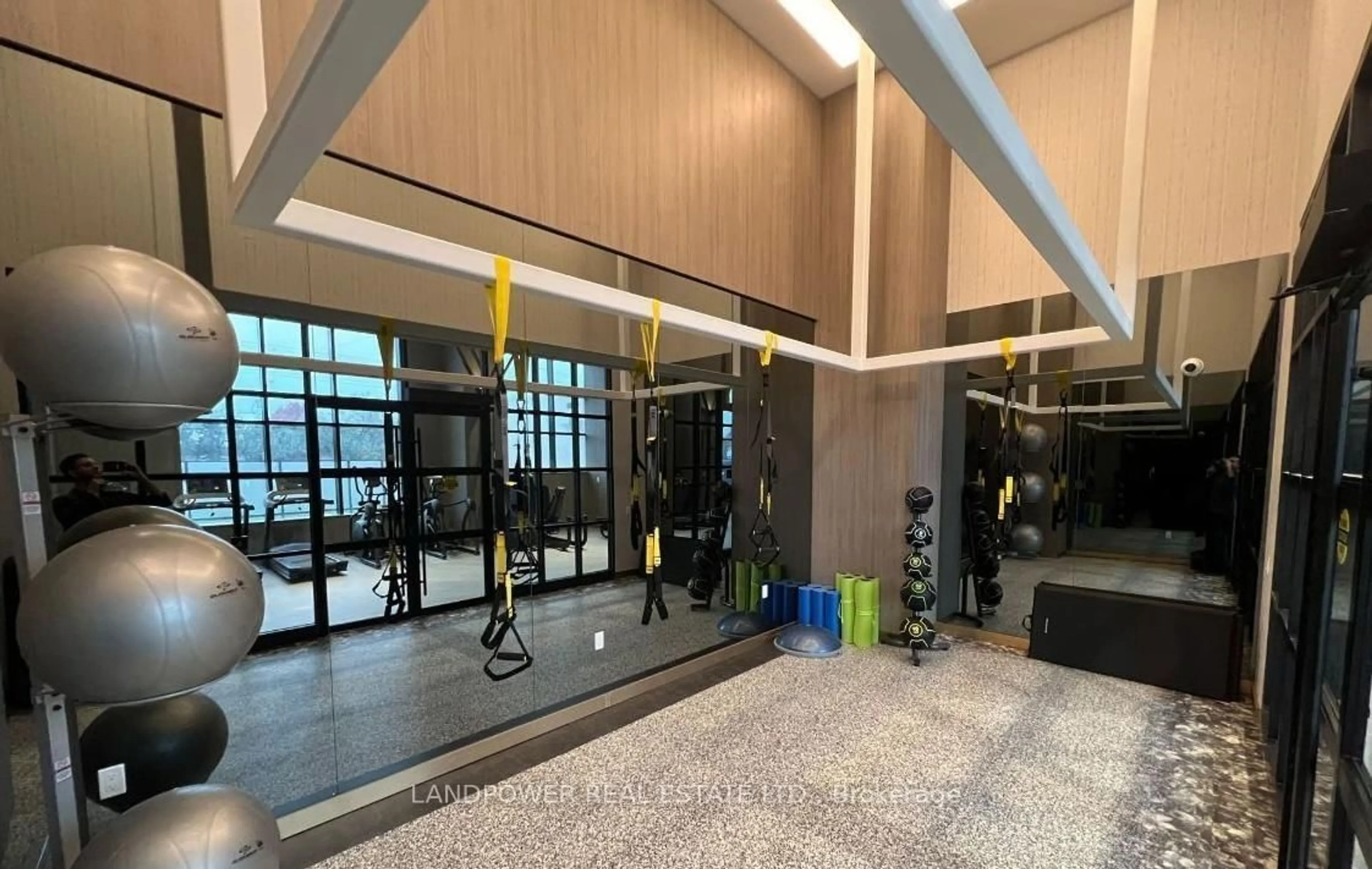 Unknown for 395 Dundas St #LPH12, Oakville Ontario L6M 5R8