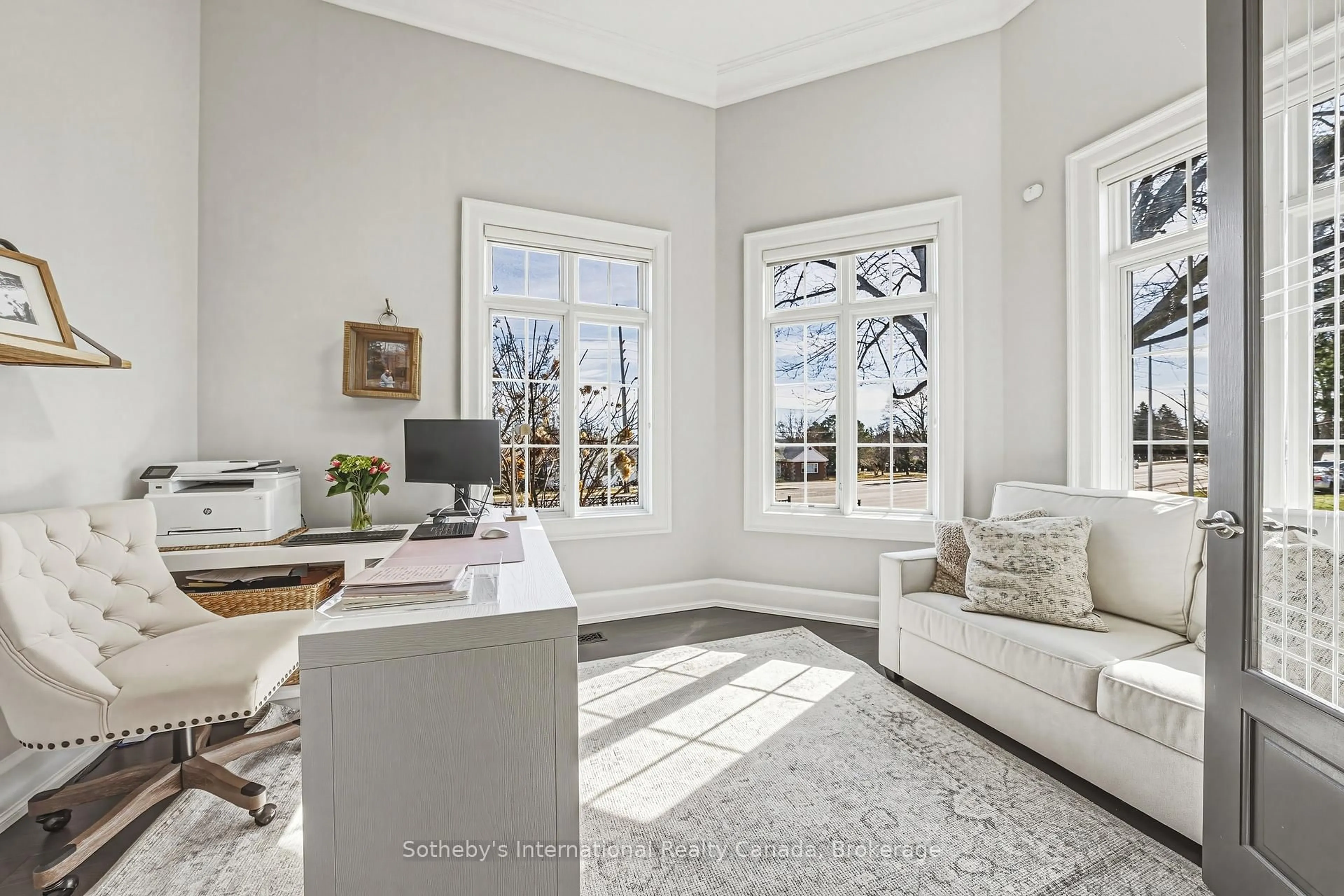 Living room with furniture, unknown for 476 Patricia Dr, Burlington Ontario L7T 1K2