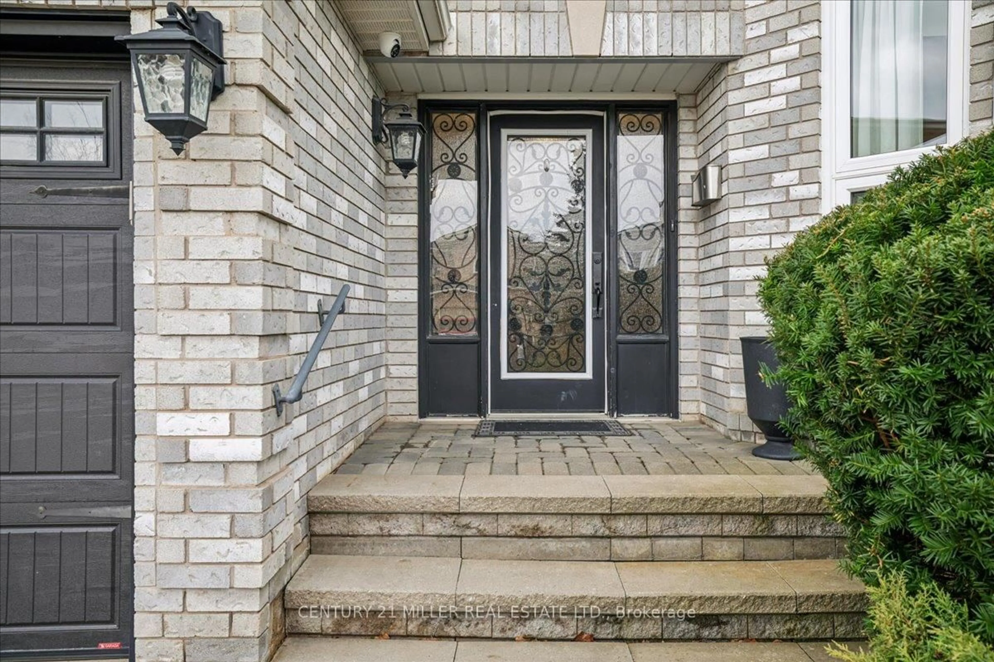 Indoor entryway for 2144 Grand Ravine Dr, Oakville Ontario L6H 6B4