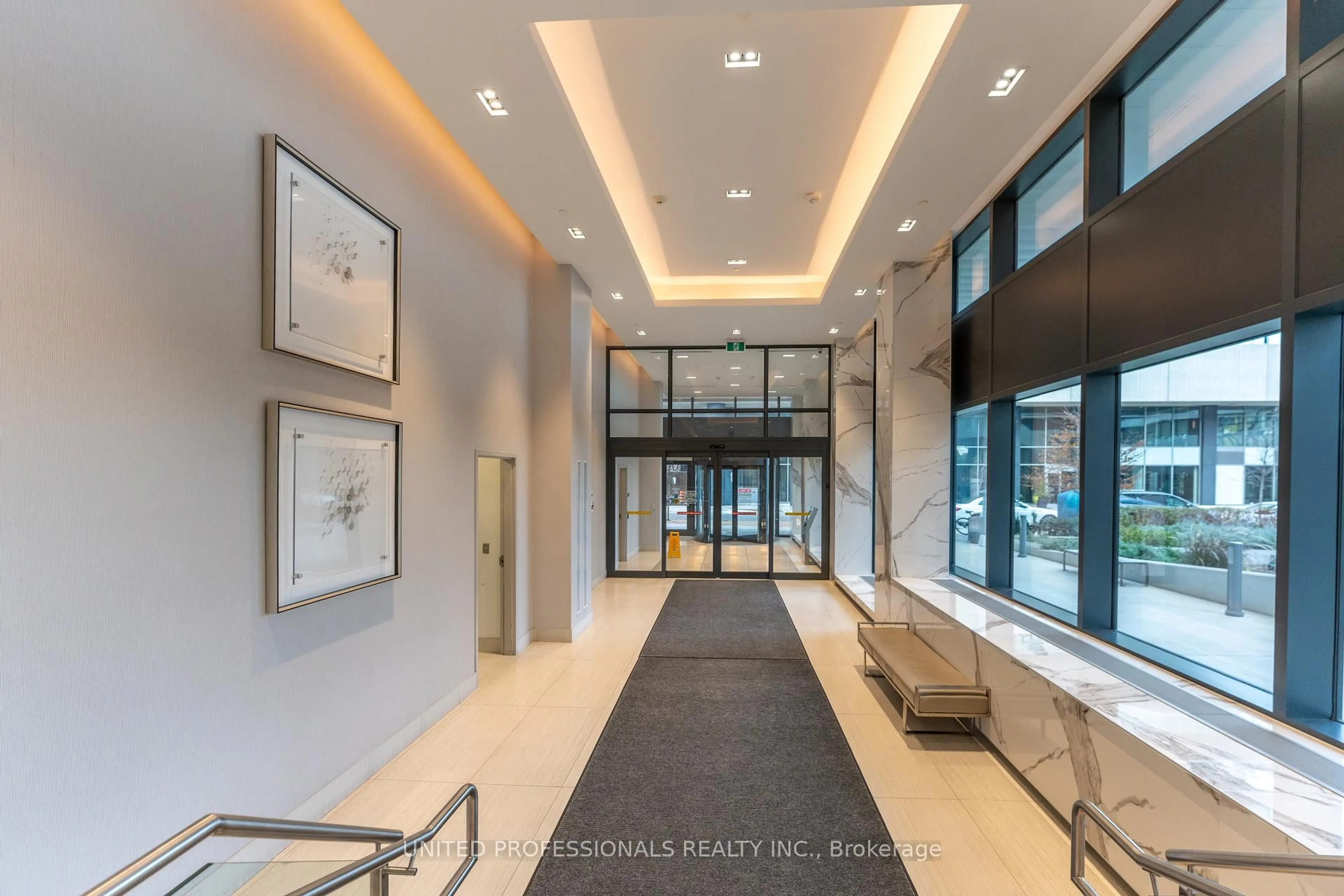 Indoor foyer for 30 Shore Breeze Dr #527, Toronto Ontario M8V 0J1