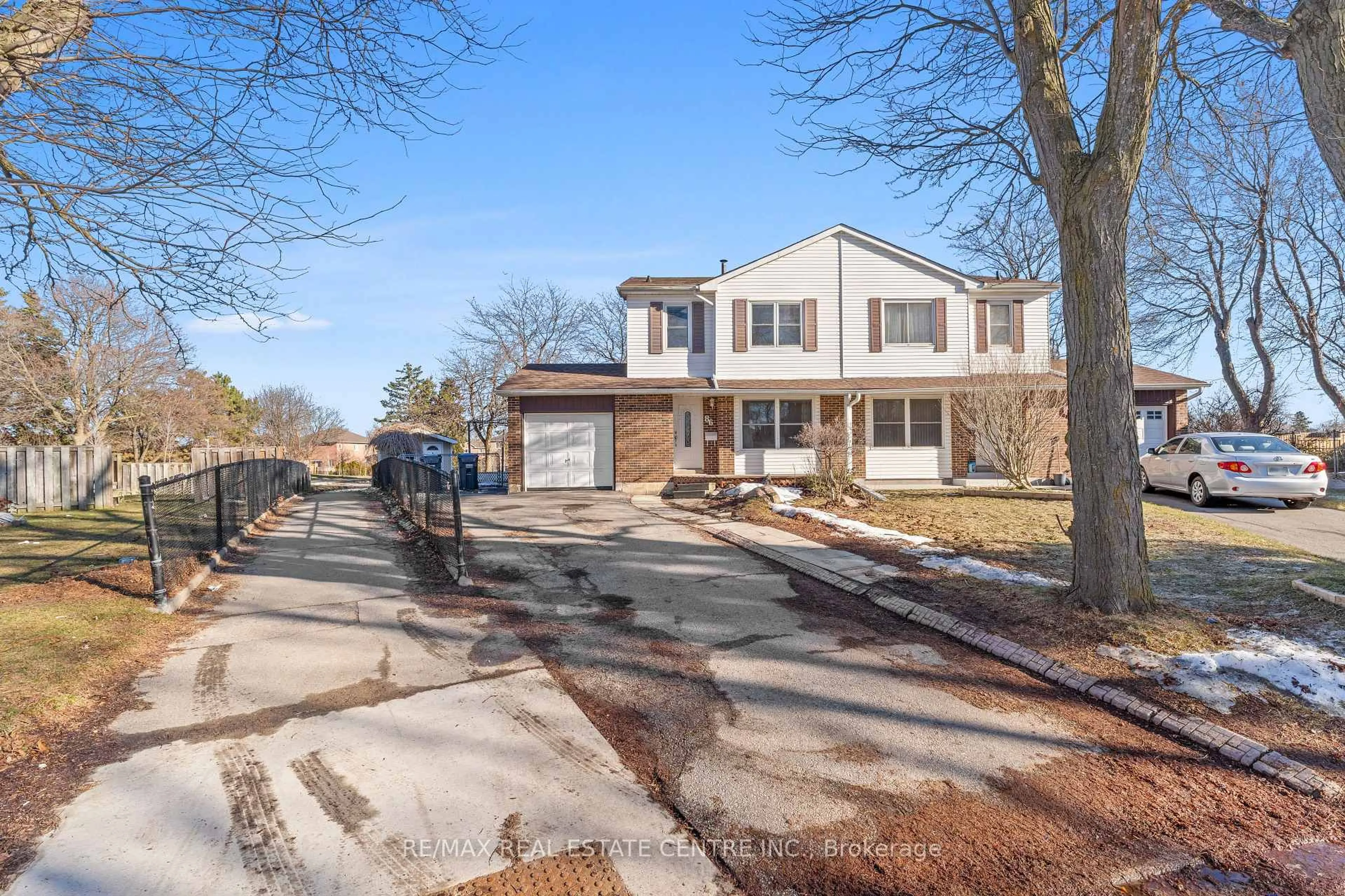A pic from outside/outdoor area/front of a property/back of a property/a pic from drone, street for 86 Judith Cres, Brampton Ontario L6S 3J4