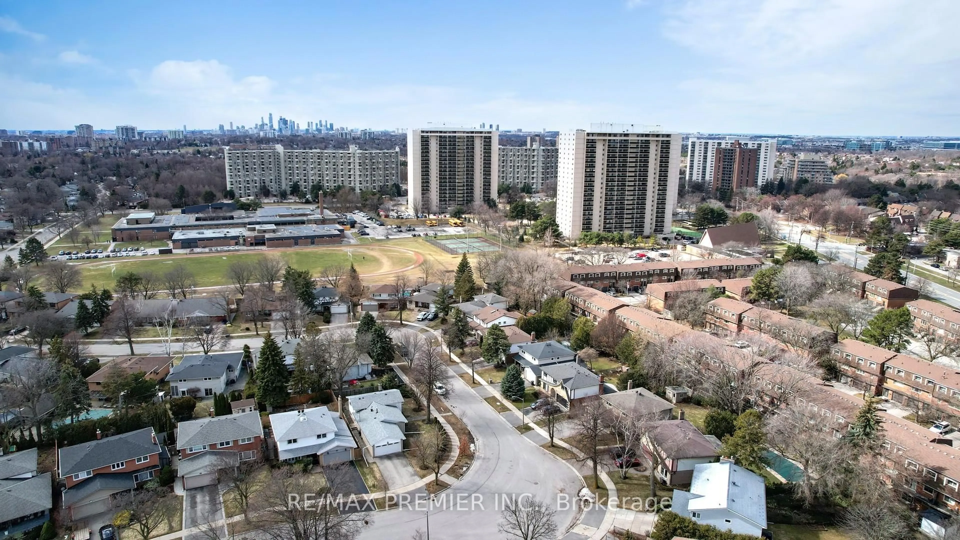 A pic from outside/outdoor area/front of a property/back of a property/a pic from drone, city buildings view from balcony for 812 Burnhamthorpe Rd #1207, Toronto Ontario M9C 4W1