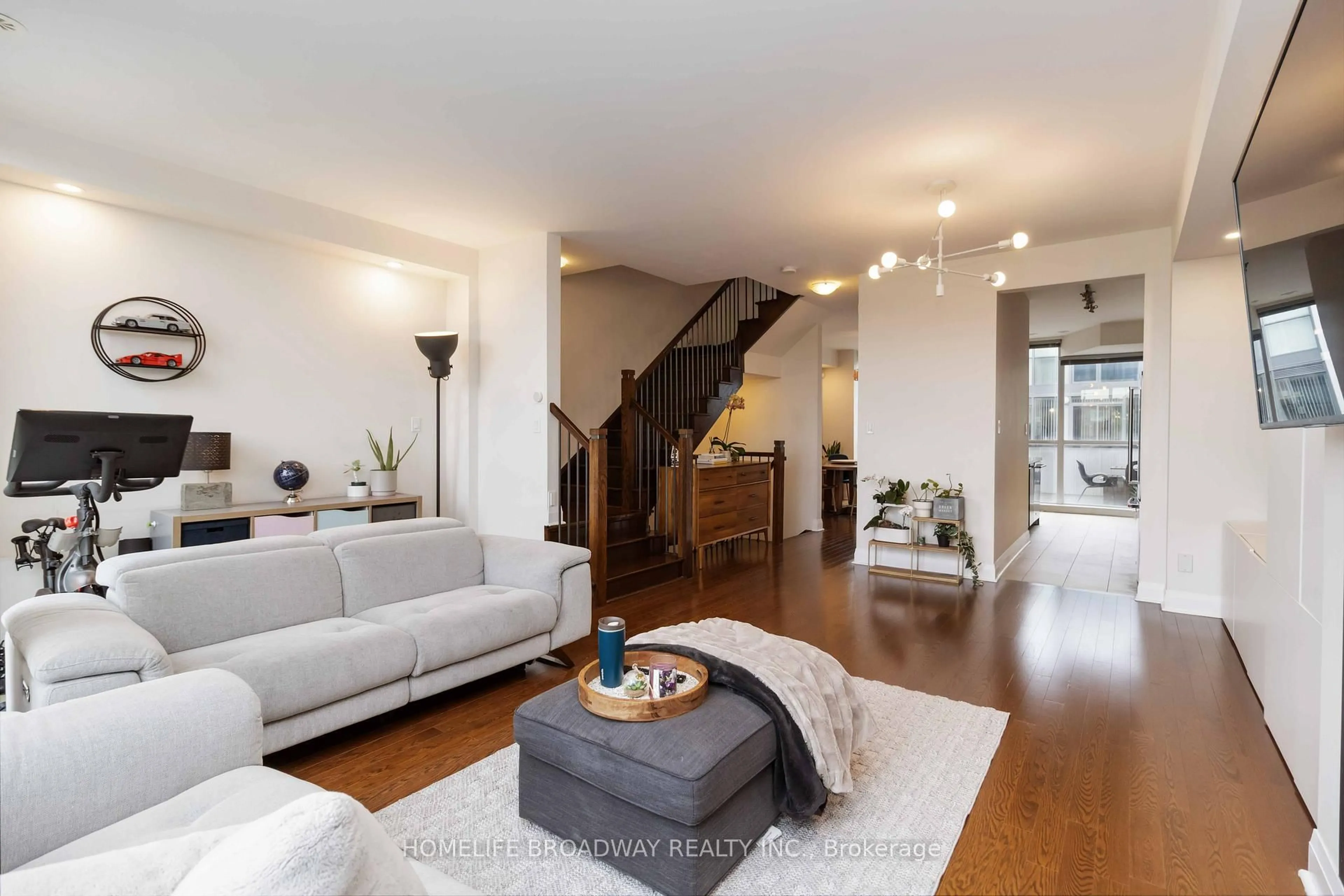 Living room with furniture, unknown for 90 Little Creek Rd #6, Mississauga Ontario L5R 0E9