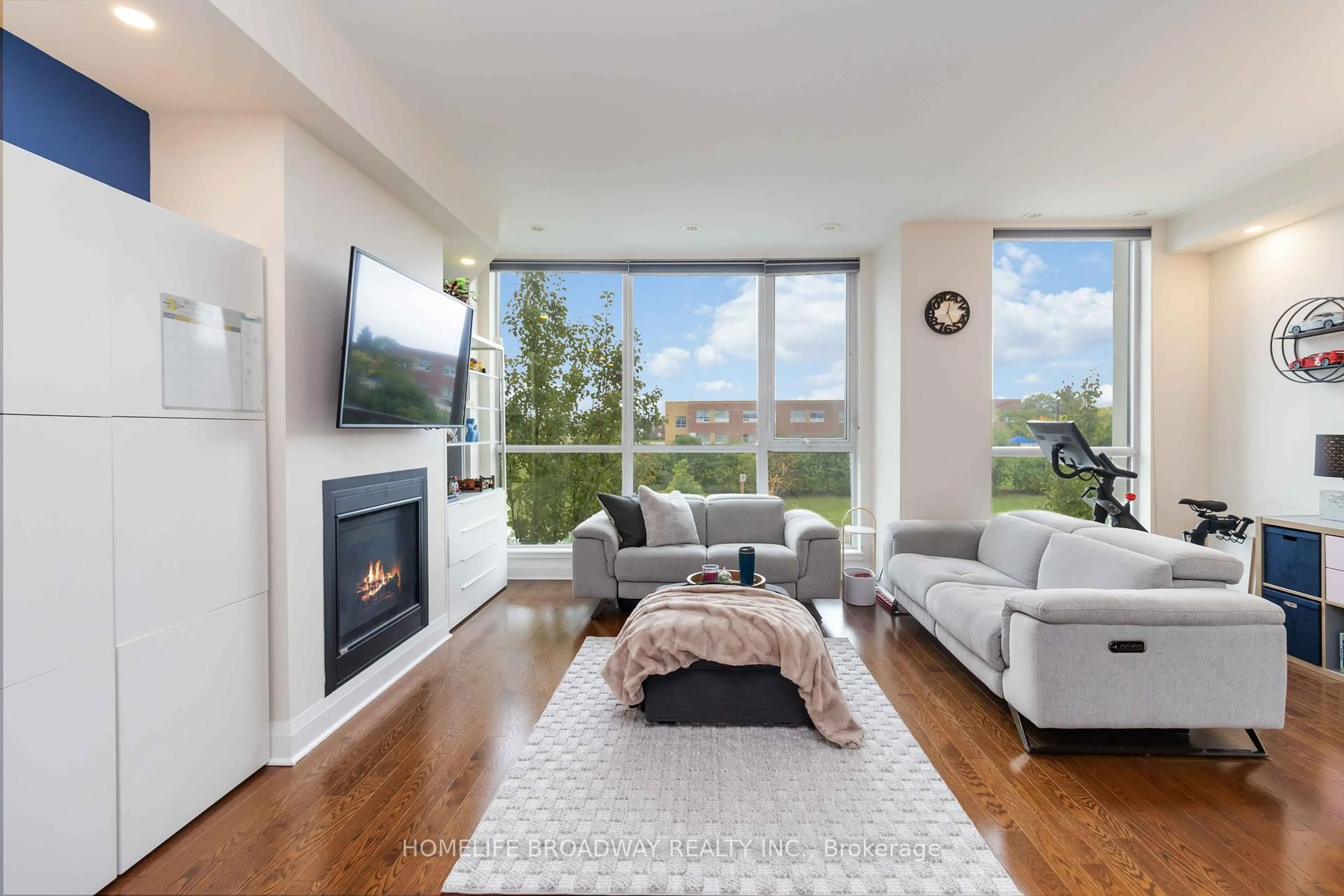 Living room with furniture, unknown for 90 Little Creek Rd #6, Mississauga Ontario L5R 0E9