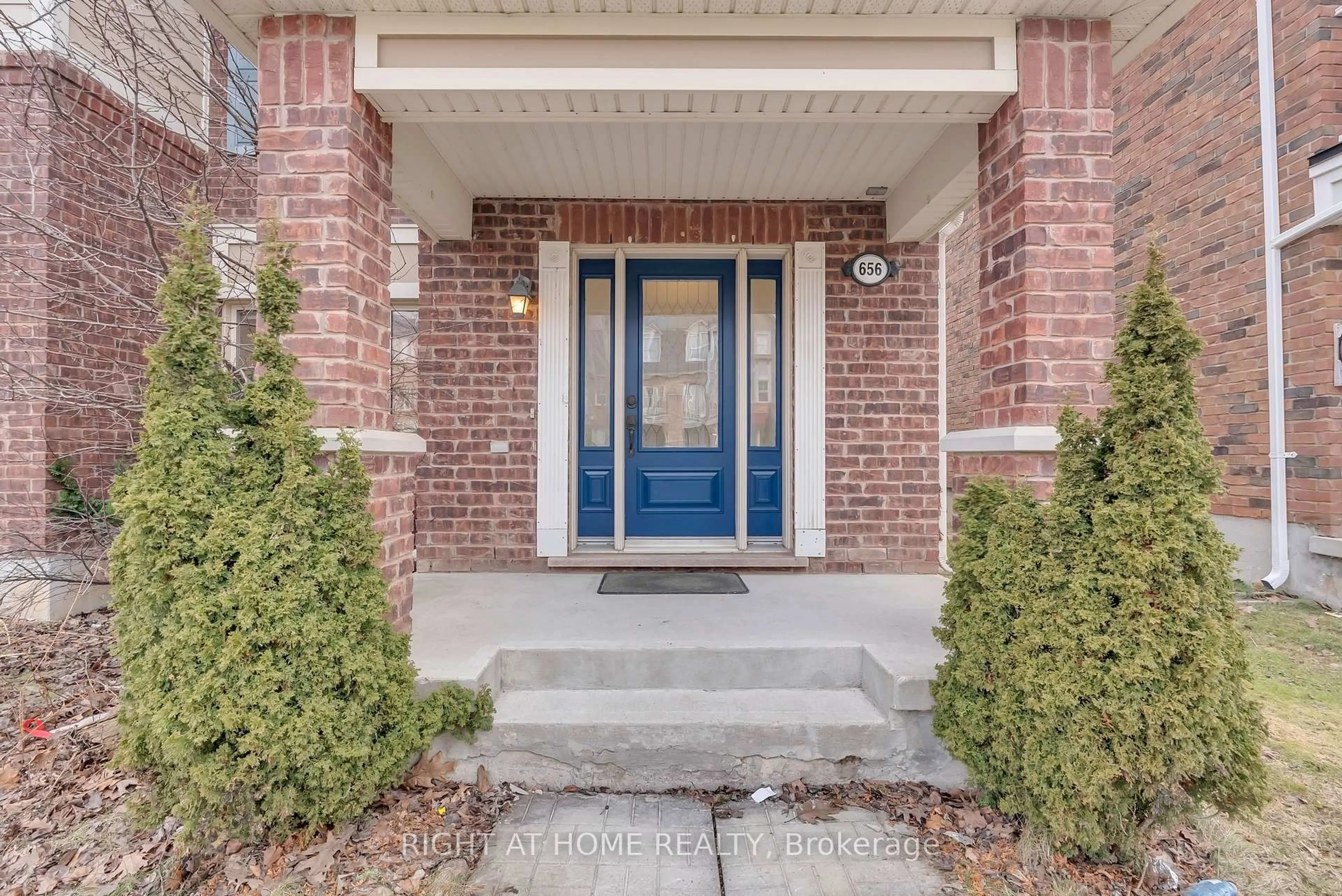 Indoor entryway for 656 Scott Blvd, Milton Ontario L9T 0P3