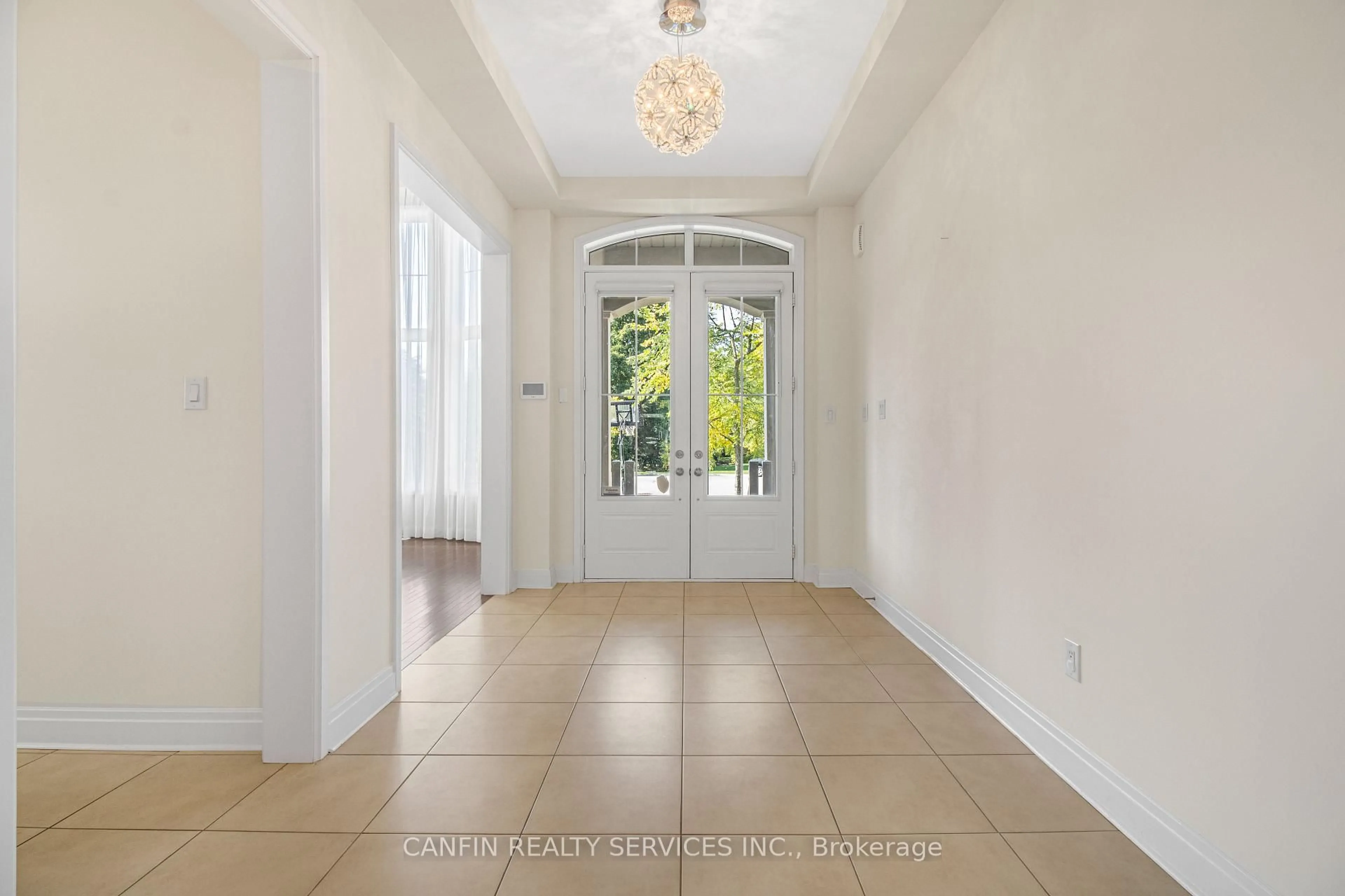Indoor entryway for 10 Calstock Pl, Brampton Ontario L6X 0X3