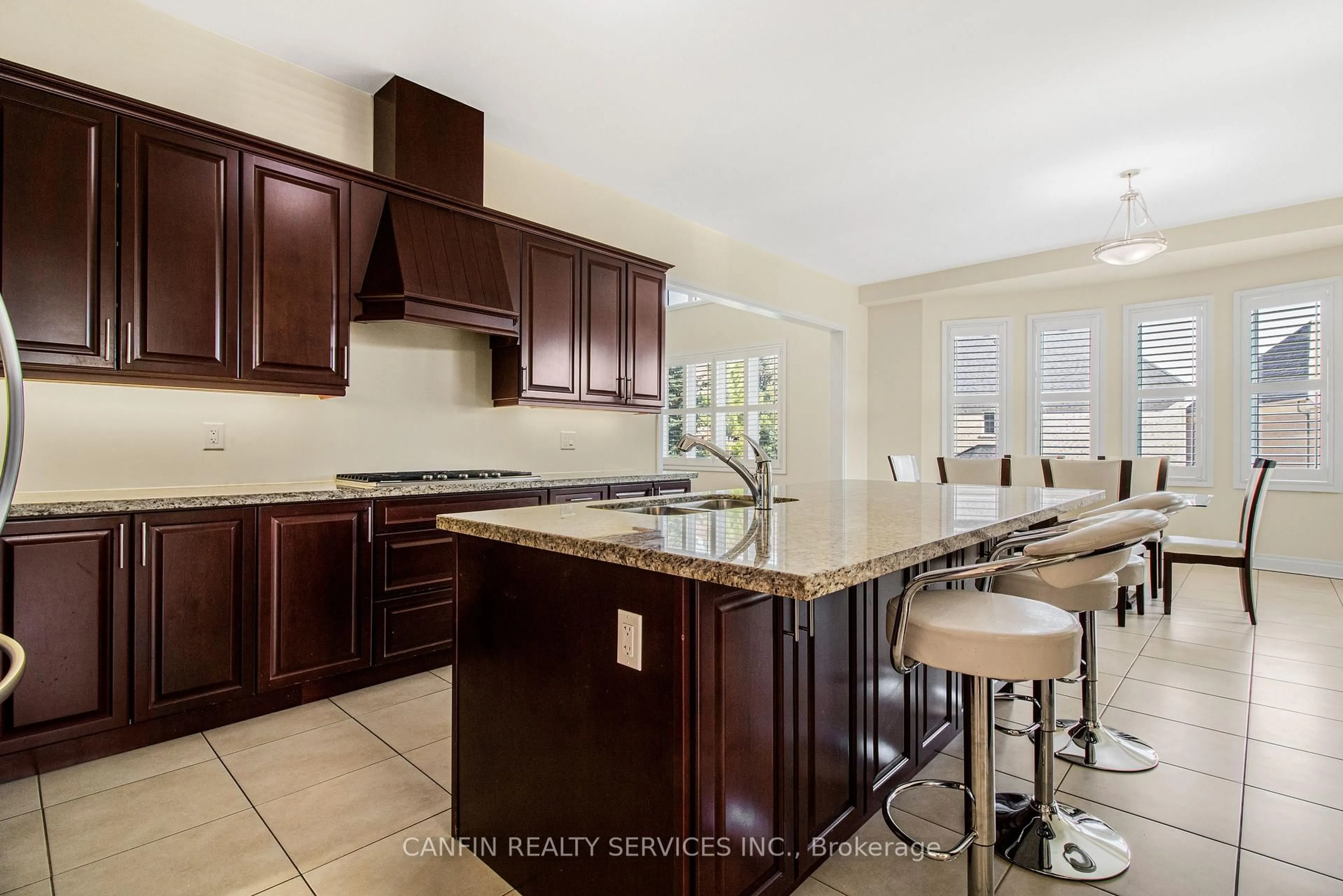Open concept kitchen, ceramic/tile floor for 10 Calstock Pl, Brampton Ontario L6X 0X3