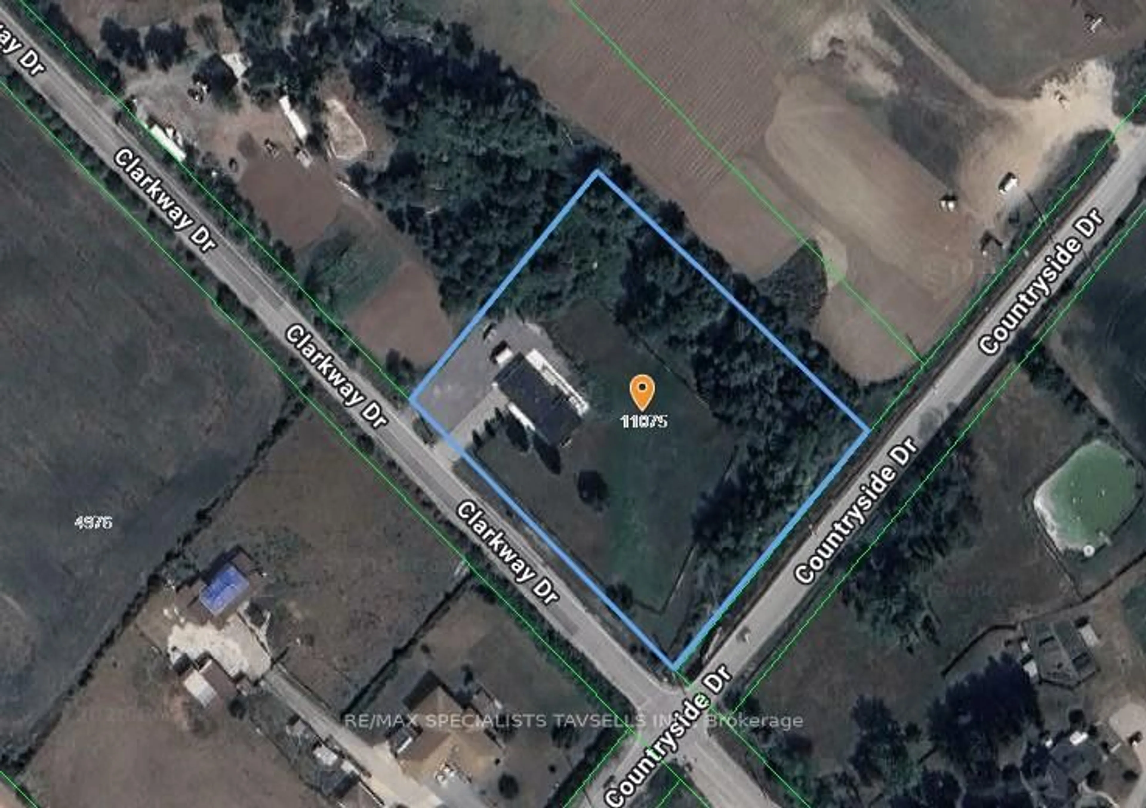 A pic from outside/outdoor area/front of a property/back of a property/a pic from drone, building for 11075 Clarkway Dr, Brampton Ontario L6P 0W1