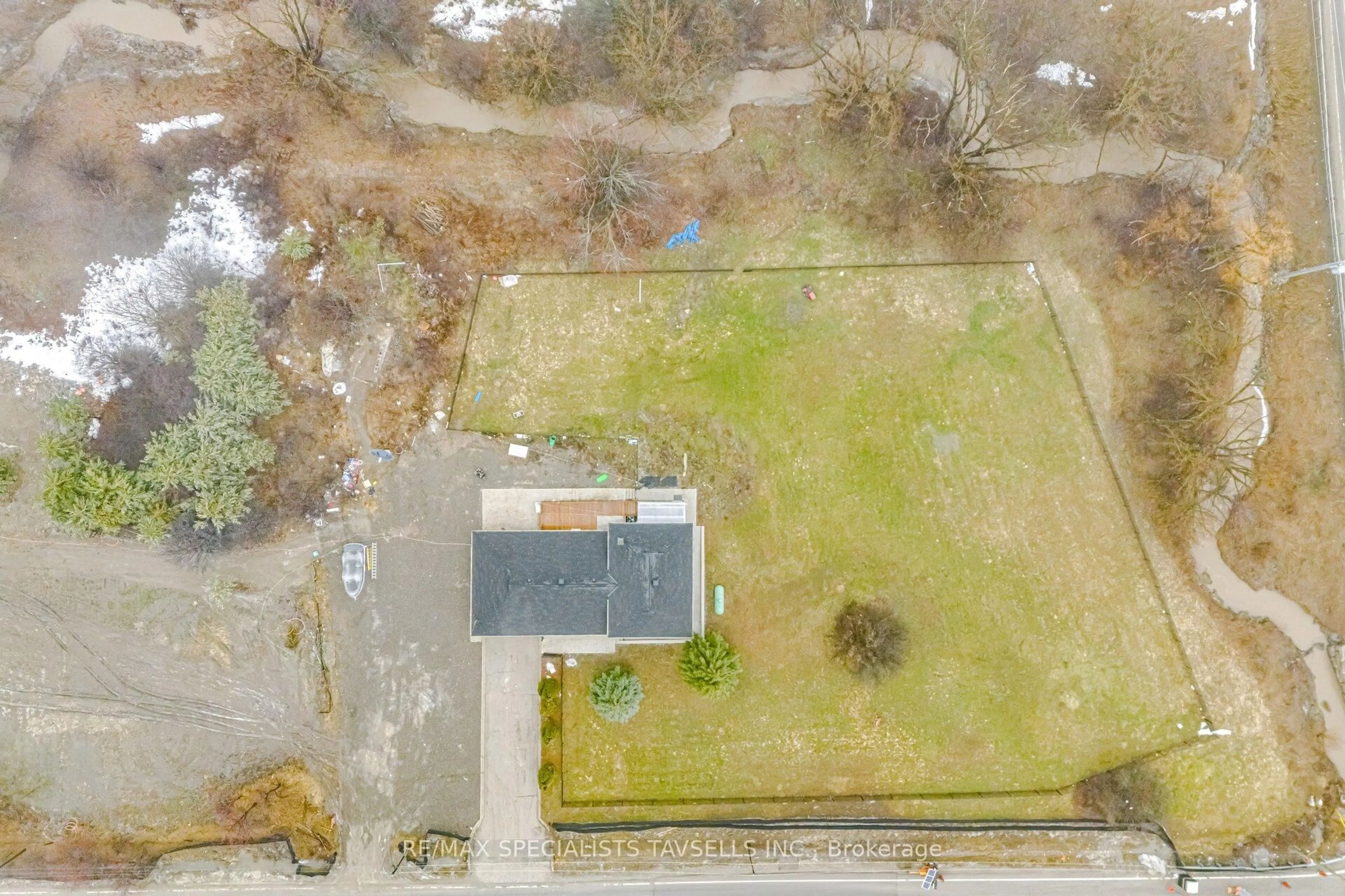 A pic from outside/outdoor area/front of a property/back of a property/a pic from drone, street for 11075 Clarkway Dr, Brampton Ontario L6P 0W1
