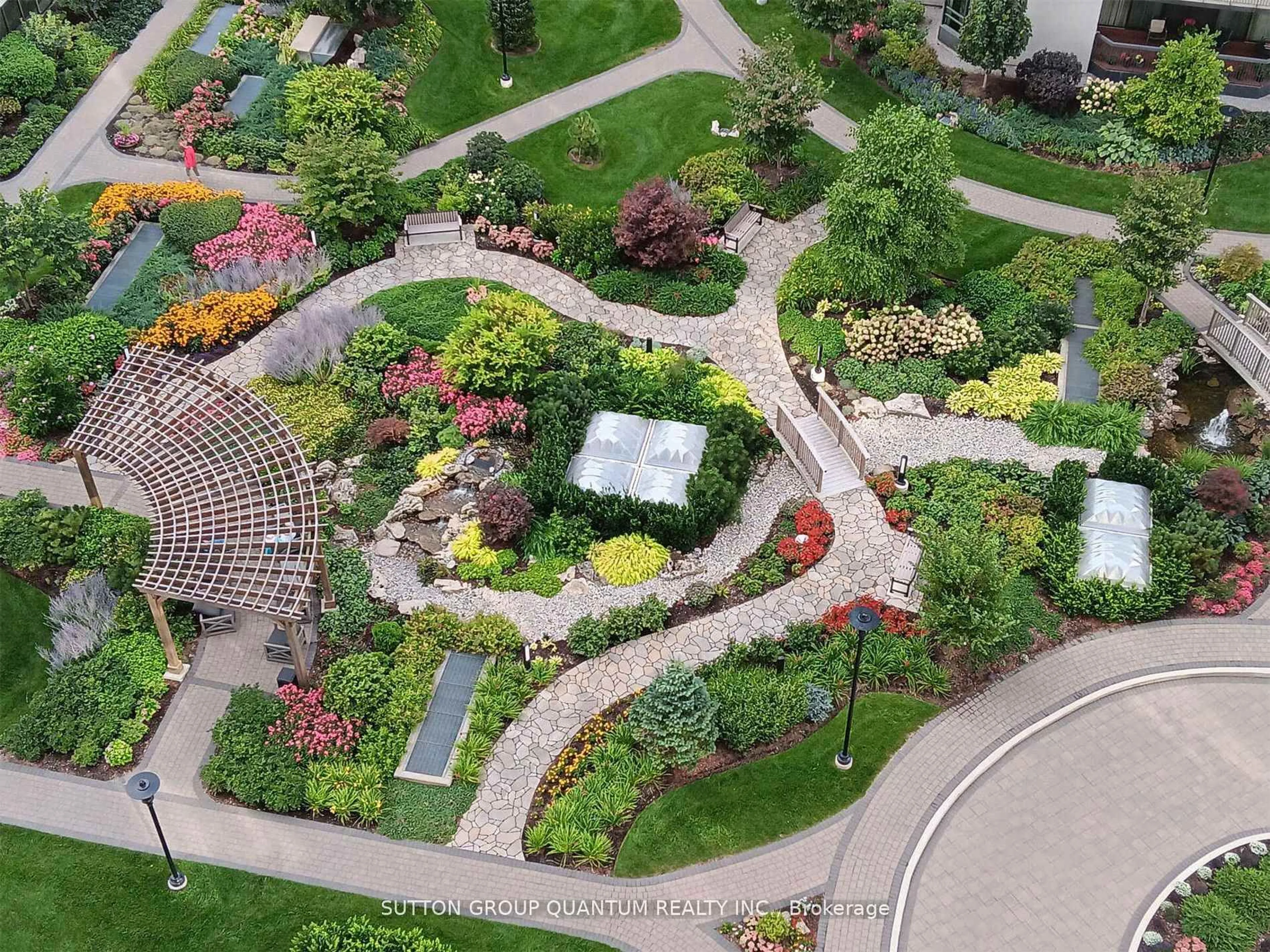 A pic from outside/outdoor area/front of a property/back of a property/a pic from drone, street for 2170 Marine Dr #1904, Oakville Ontario L6L 5V1