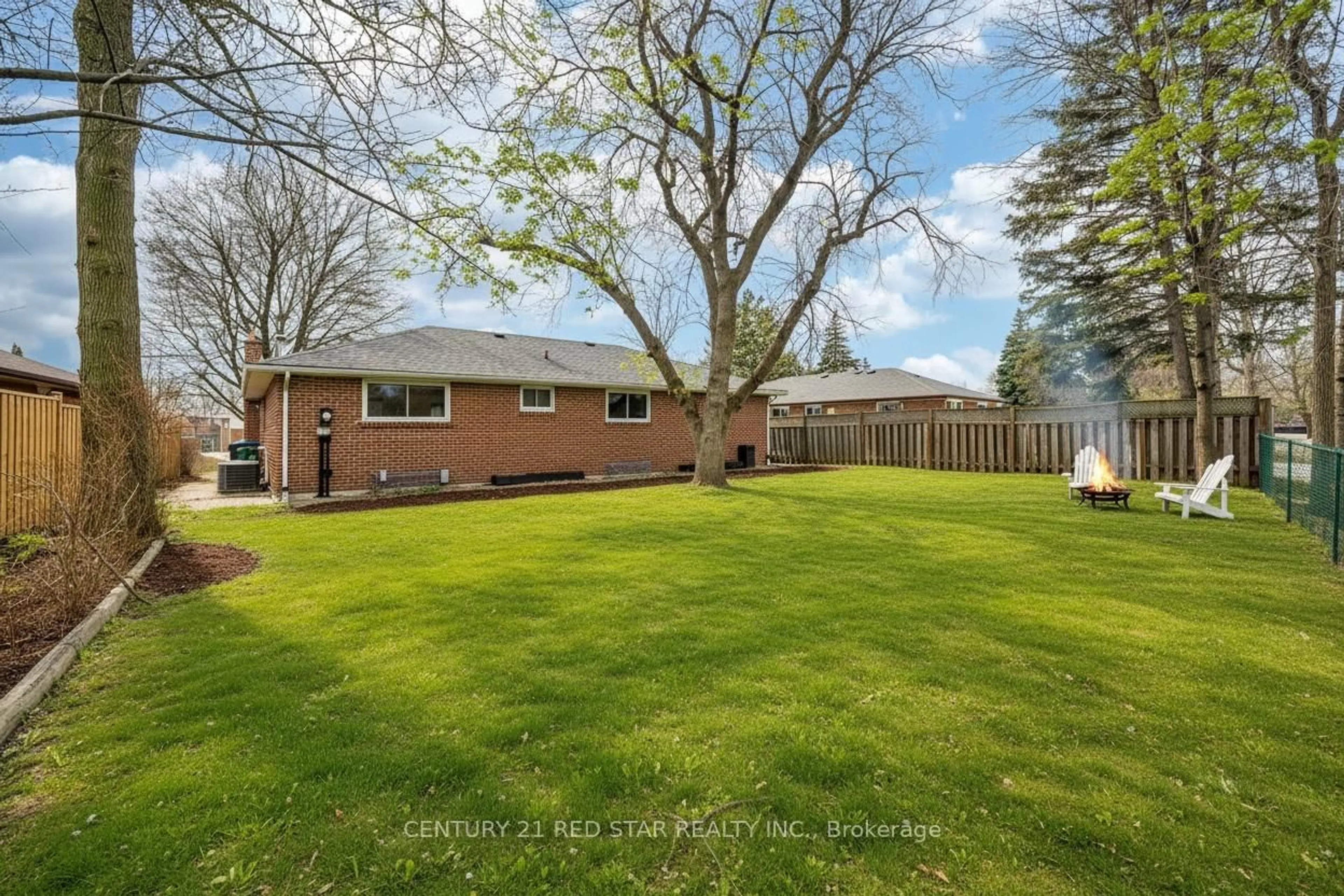 A pic from outside/outdoor area/front of a property/back of a property/a pic from drone, unknown for 25 Devonshire Dr, Brampton Ontario L6T 3G5