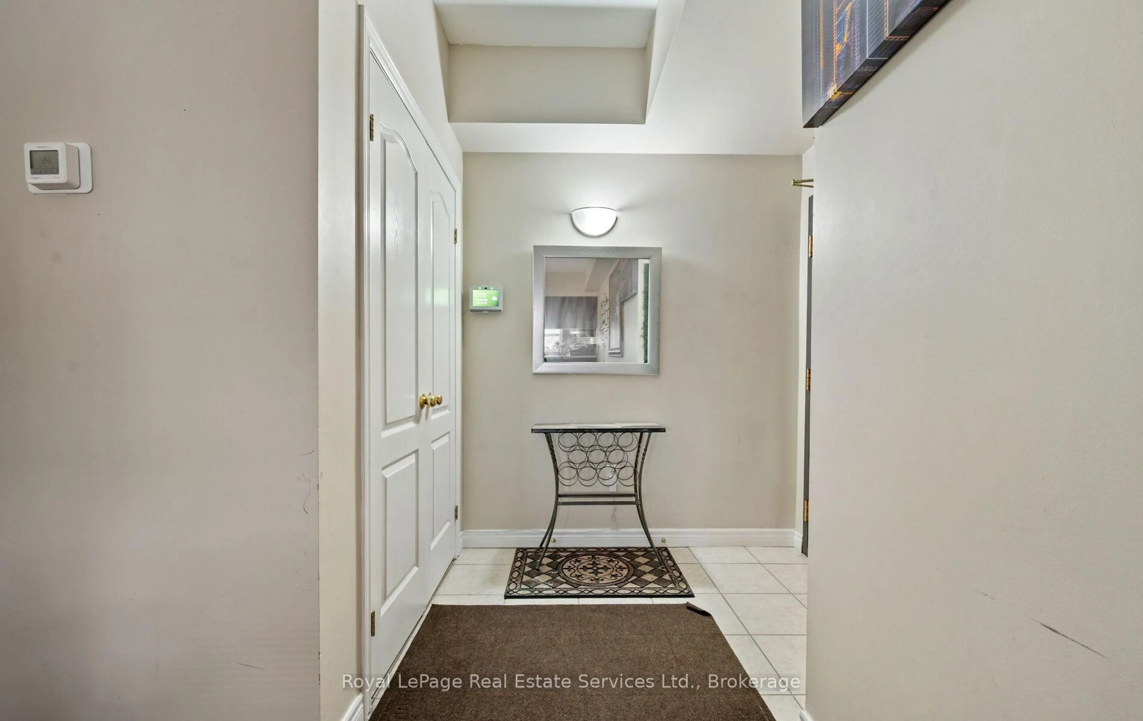 Indoor entryway for 4006 Kilmer Dr #409, Burlington Ontario L7M 4W4