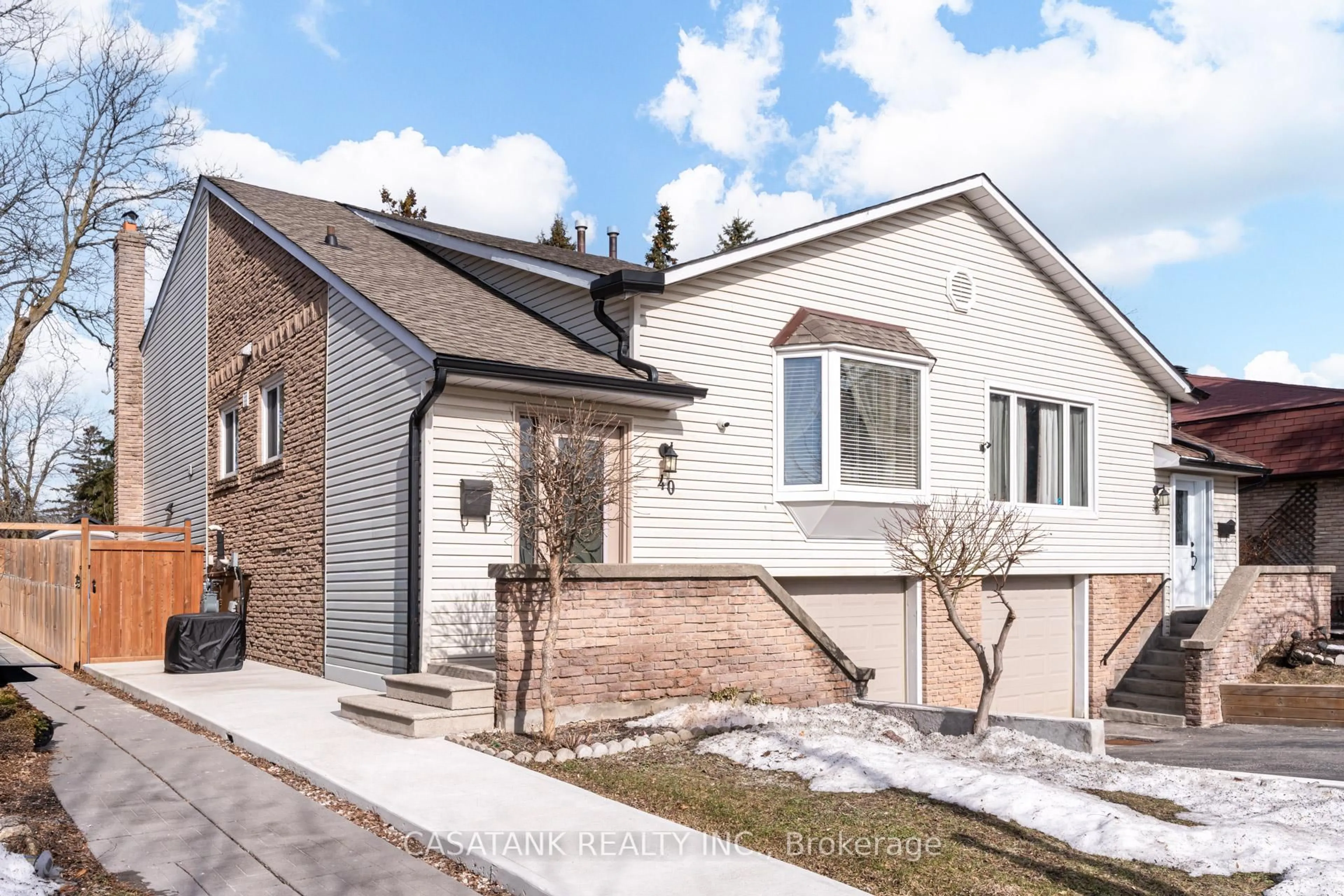 Home with brick exterior material, street for 40 Salisbury Circ, Brampton Ontario L6V 2Z5