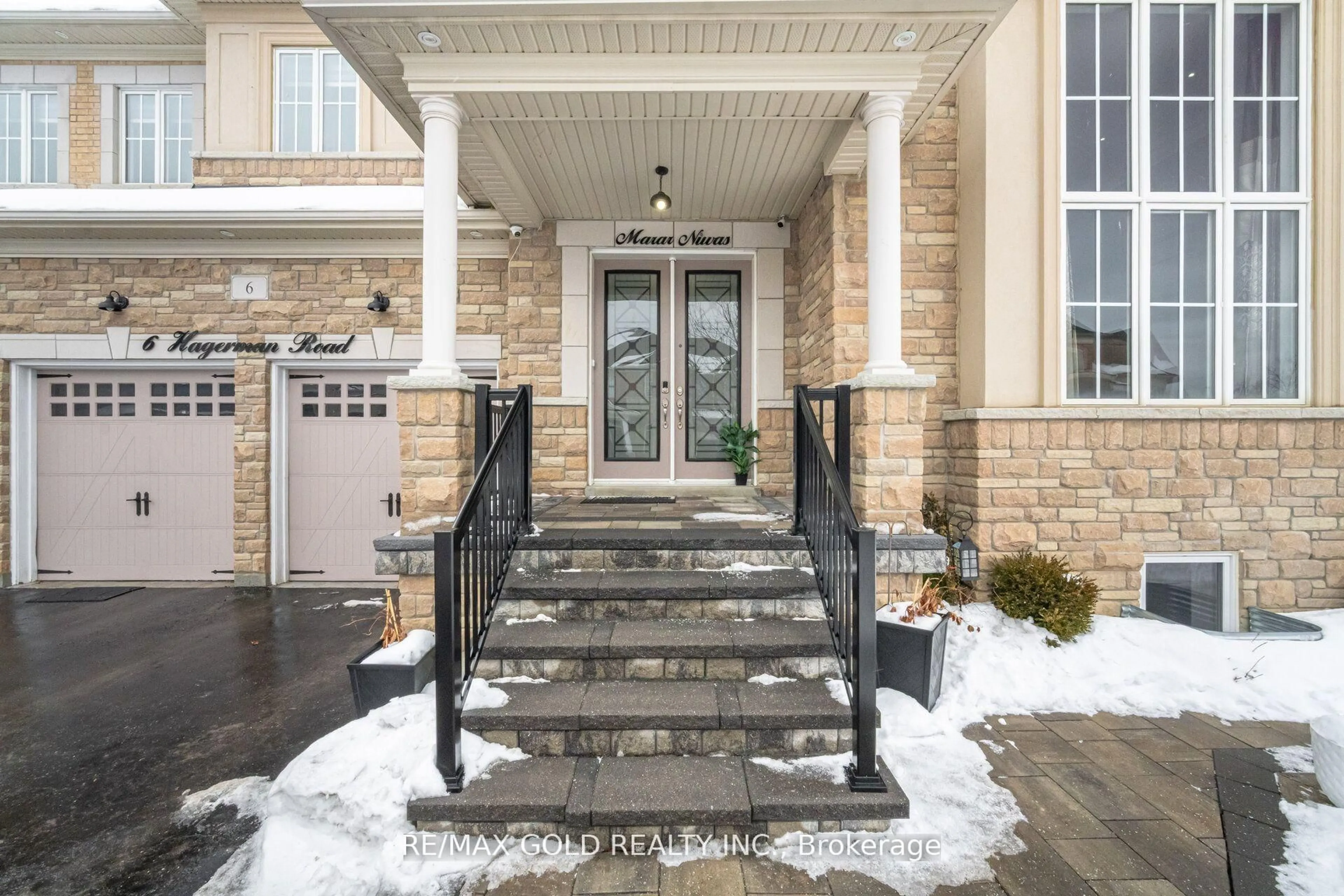 Indoor entryway for 6 Hagerman Rd, Brampton Ontario L6P 4C1