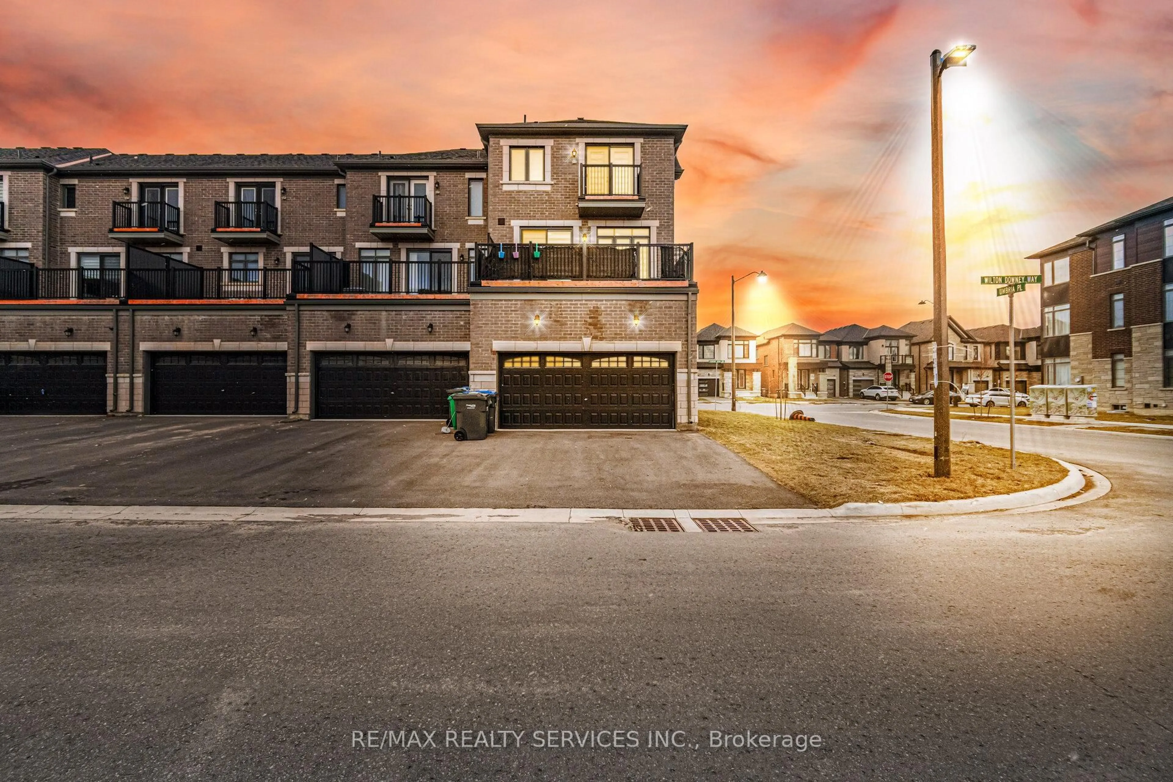 A pic from outside/outdoor area/front of a property/back of a property/a pic from drone, water/lake/river/ocean view for 41 Camino Real Dr, Caledon Ontario L7C 4L9