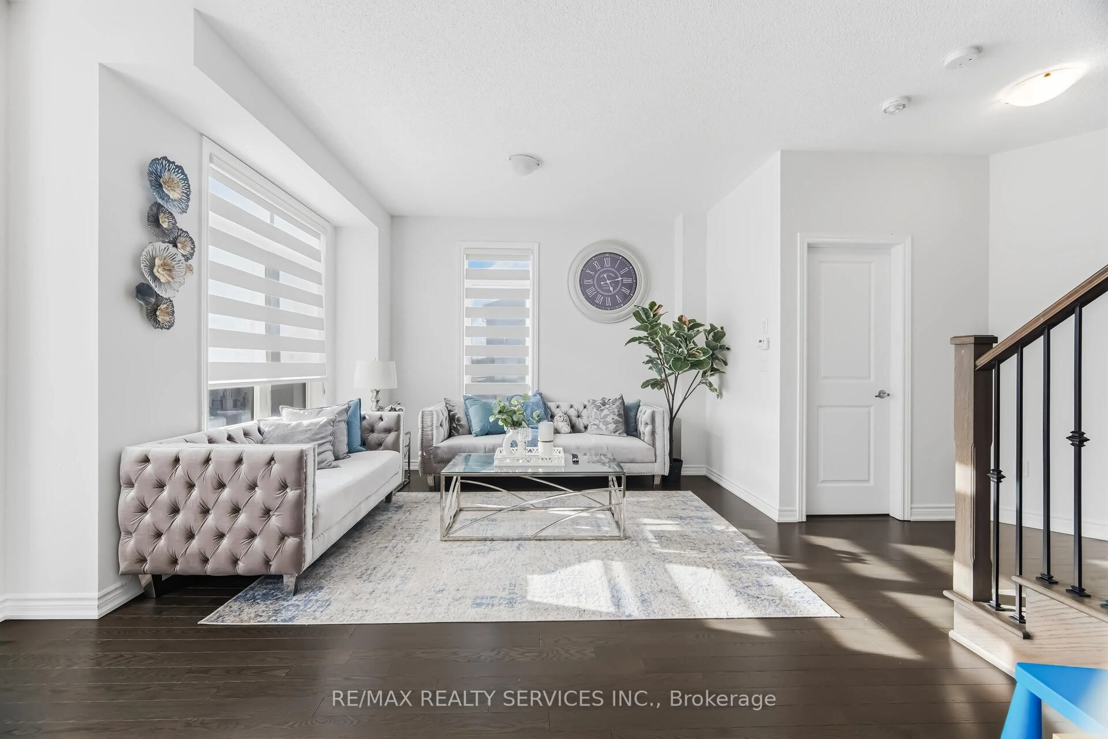 Living room with furniture, ceramic/tile floor for 41 Camino Real Dr, Caledon Ontario L7C 4L9