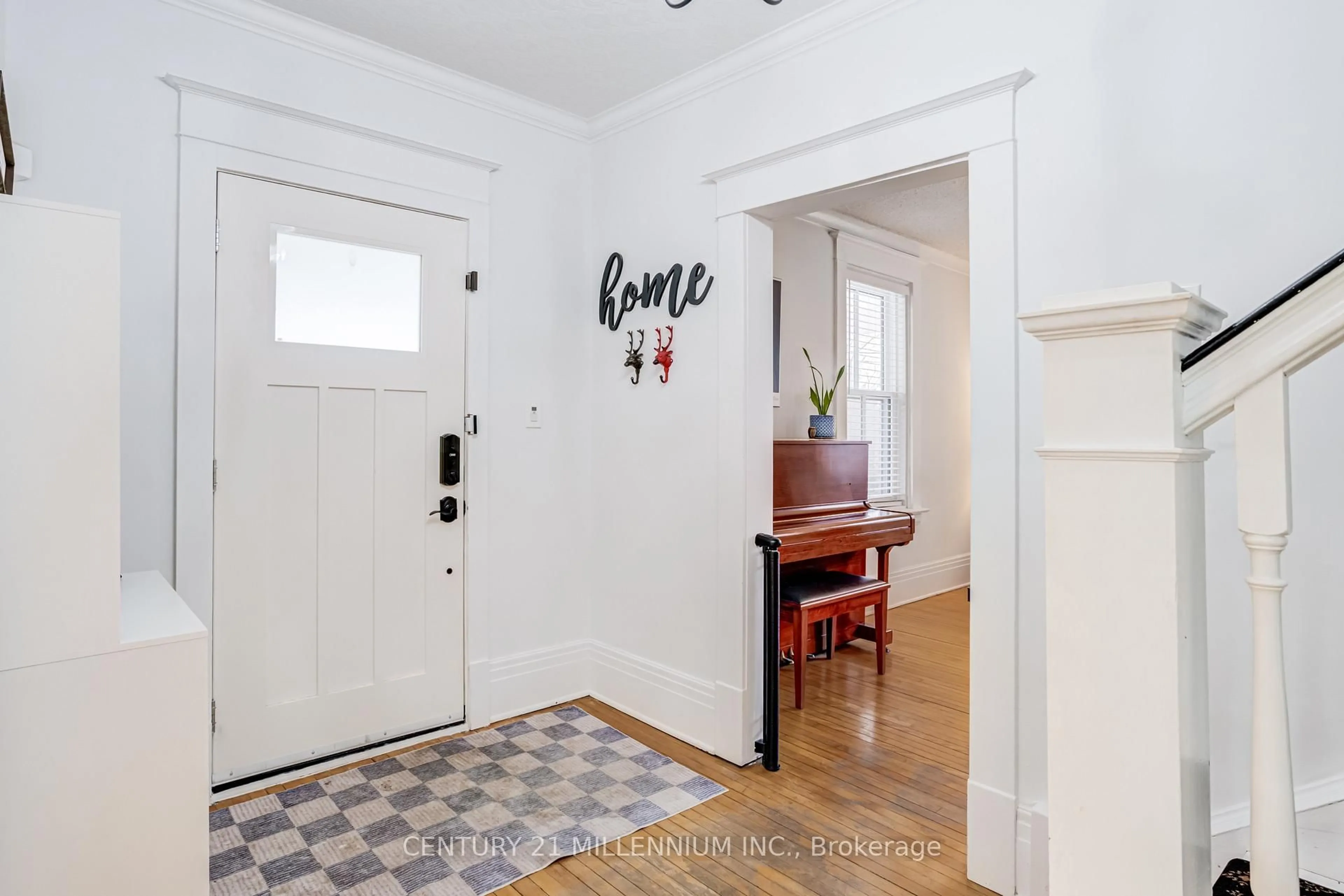 Indoor entryway for 15614 McLaughlin Rd, Caledon Ontario L7C 1M3