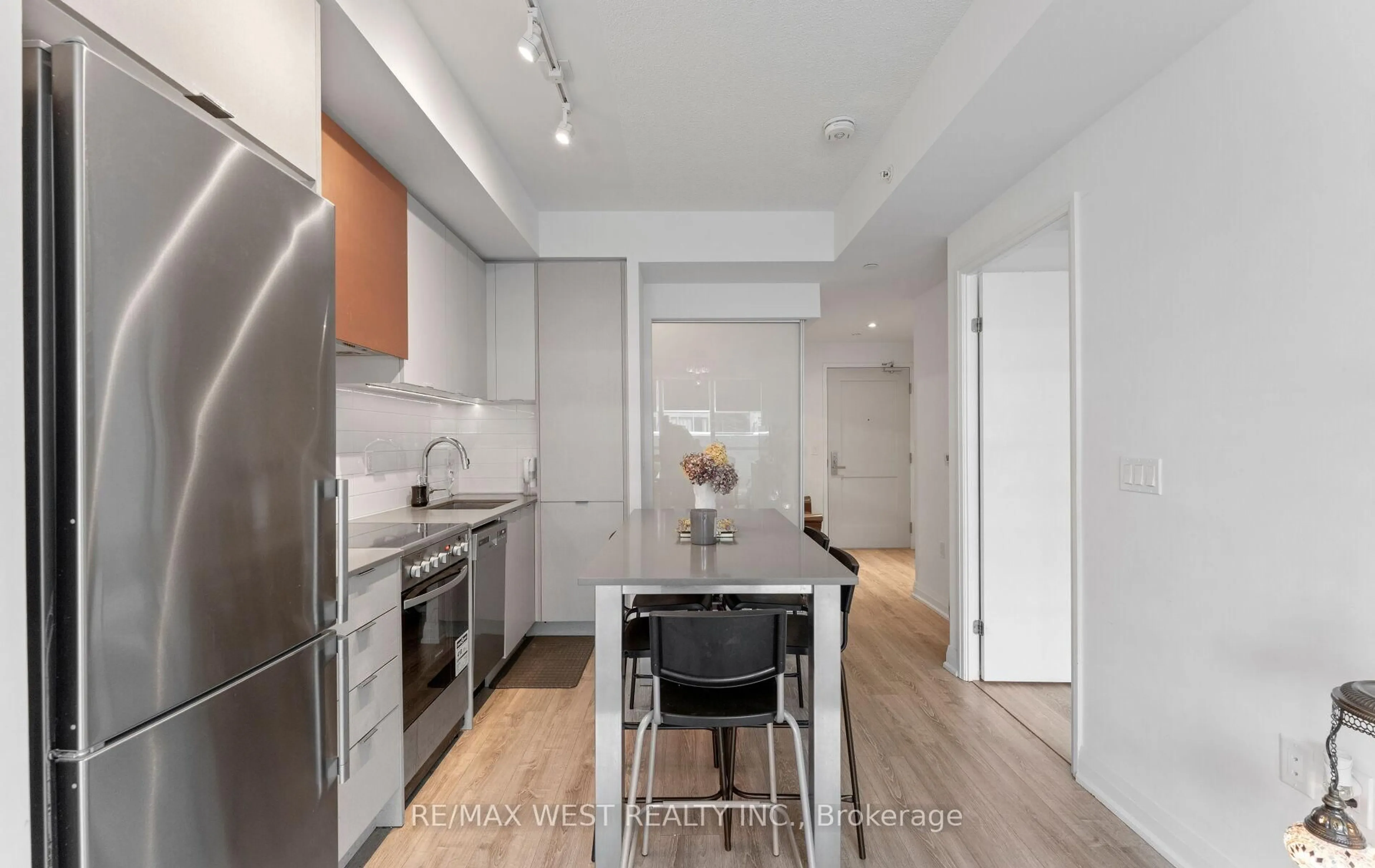 Unknown for 10 Gibbs Rd #806, Toronto Ontario M9B 0E2