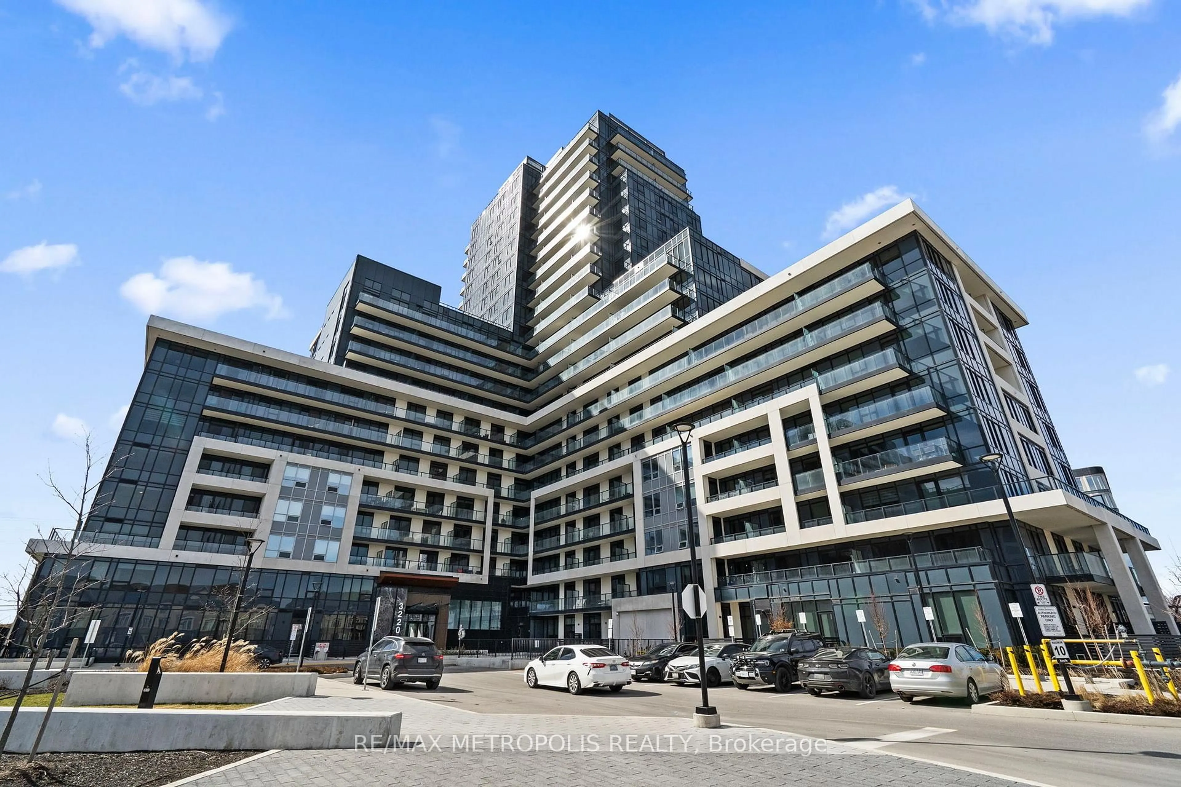 Indoor foyer for 3220 William Coltson Ave #406, Oakville Ontario L6H 7X9