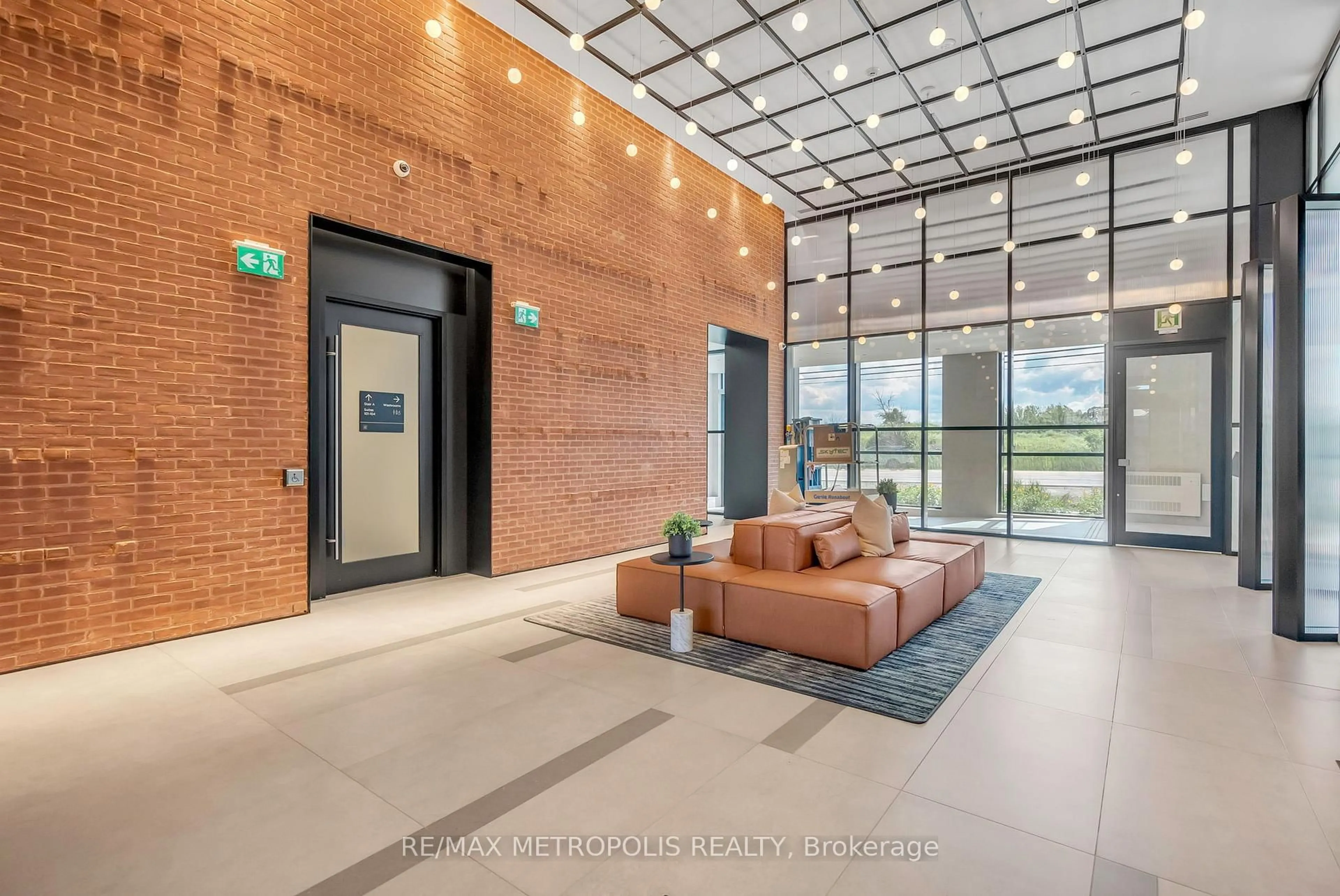 Indoor foyer for 3220 William Coltson Ave #406, Oakville Ontario L6H 7X9