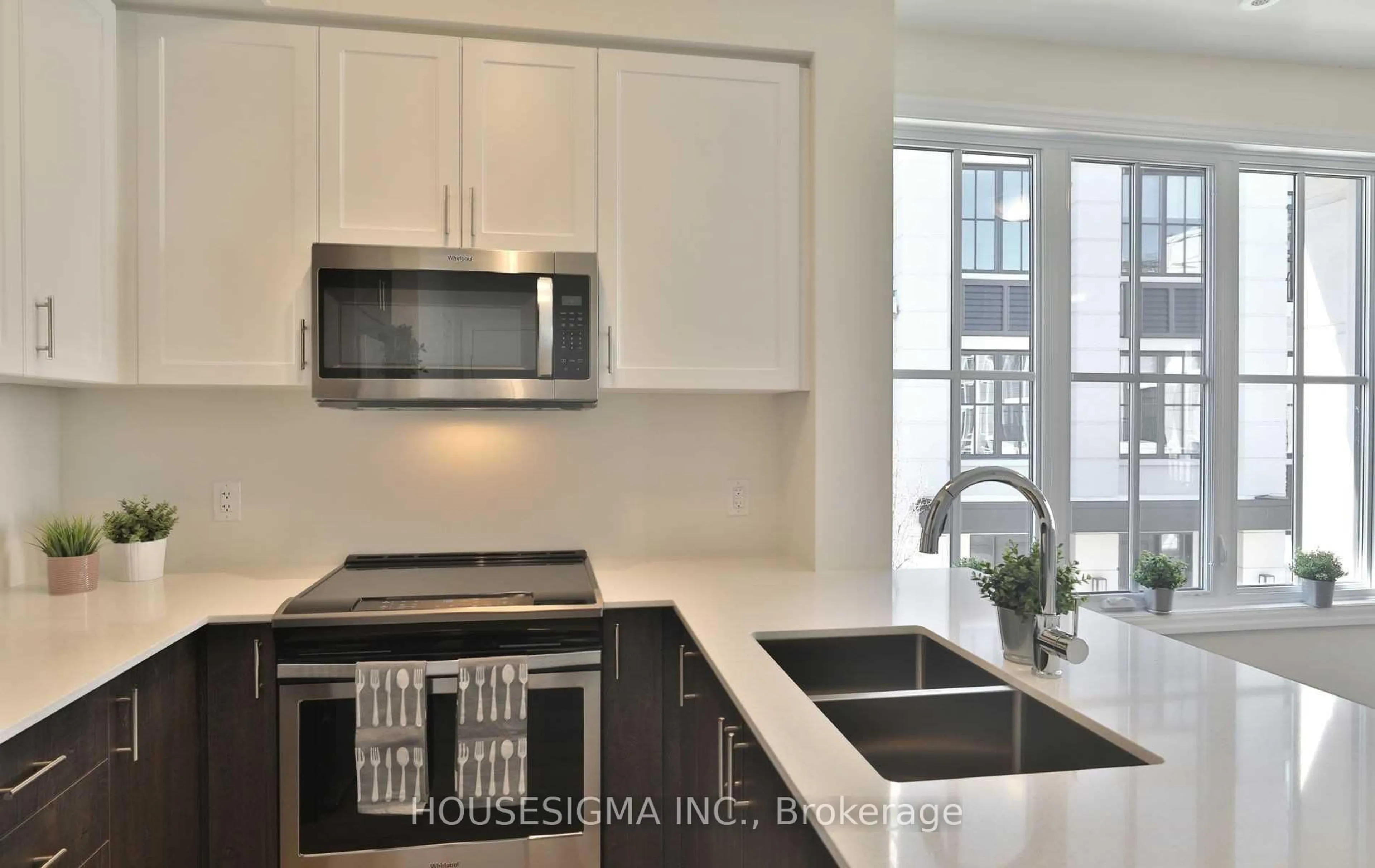 Unknown for 657 Cricklewood Dr #502, Mississauga Ontario L5G 0B8