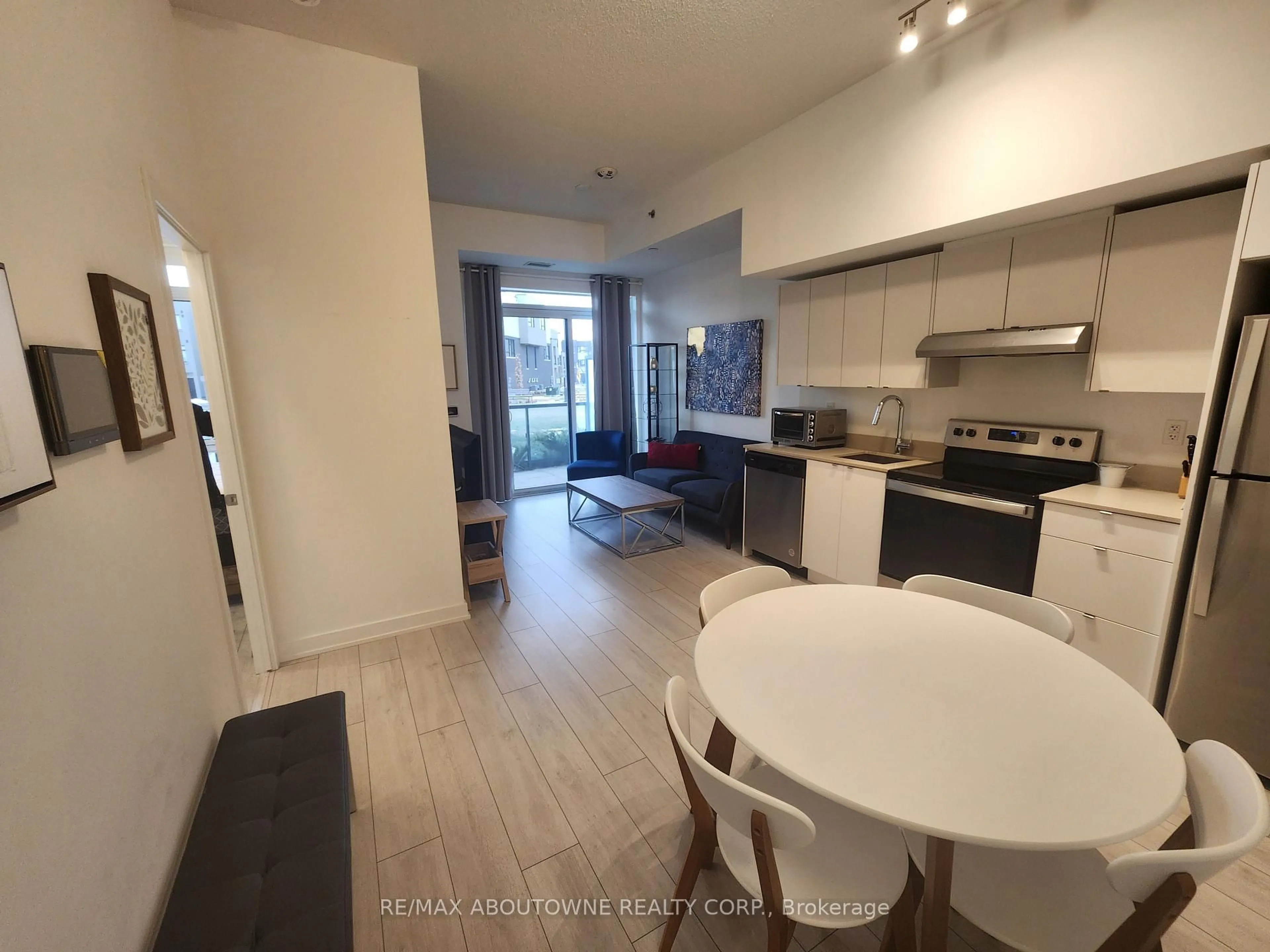 Open concept kitchen, unknown for 3210 Dakota Common #101, Burlington Ontario L7M 2A8