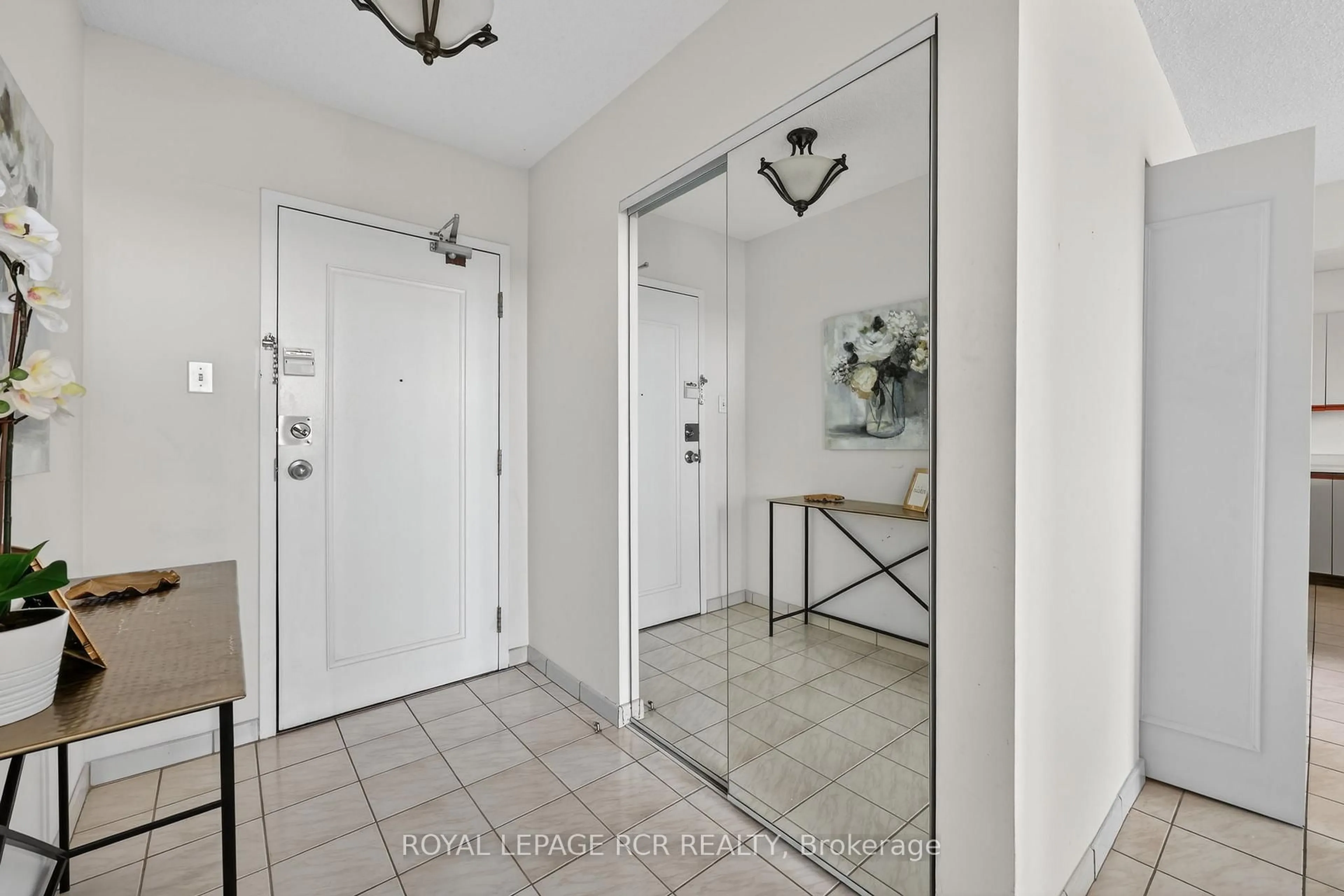 Indoor entryway for 16 Fourth St #67, Orangeville Ontario L9W 4N7