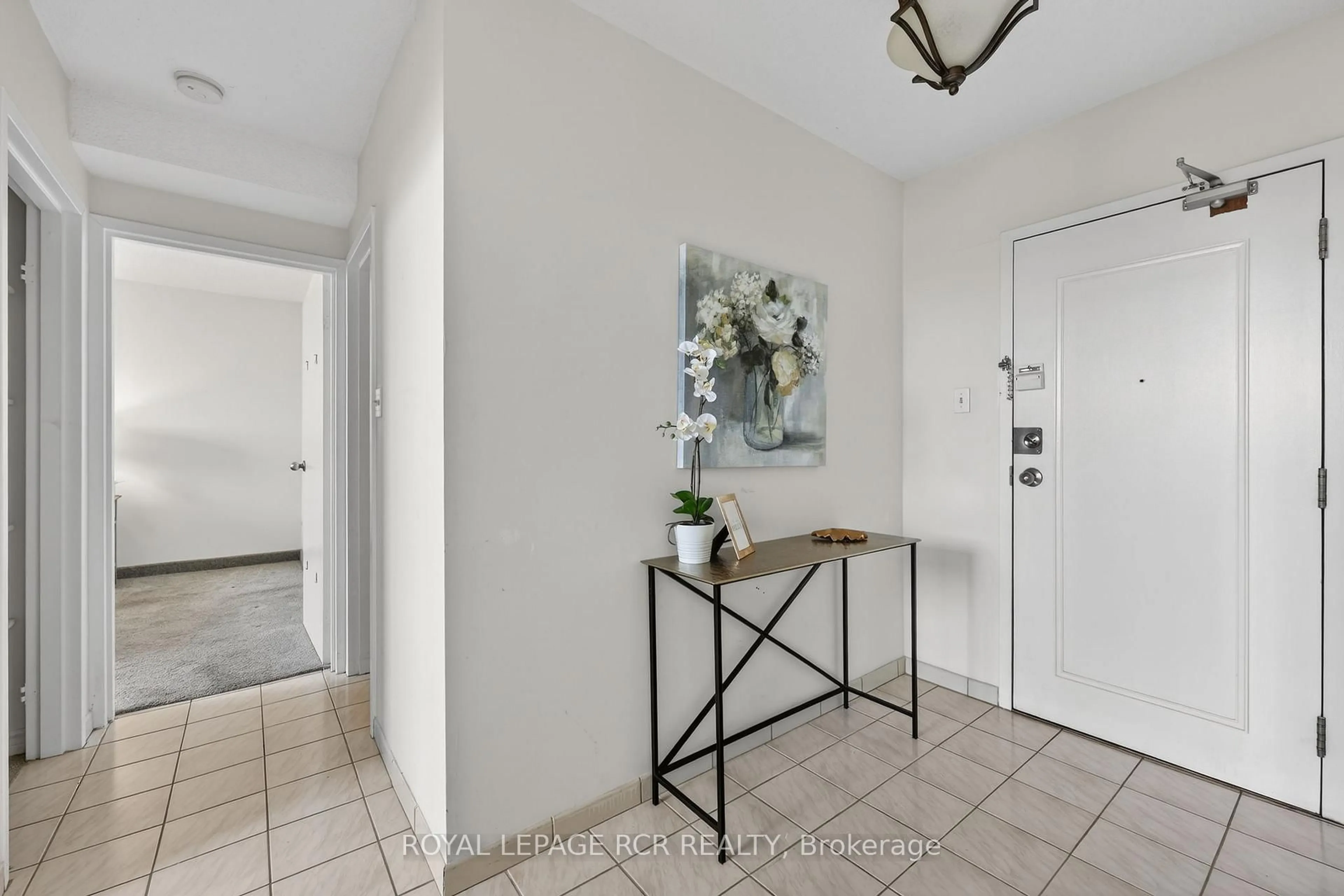 Indoor entryway for 16 Fourth St #67, Orangeville Ontario L9W 4N7
