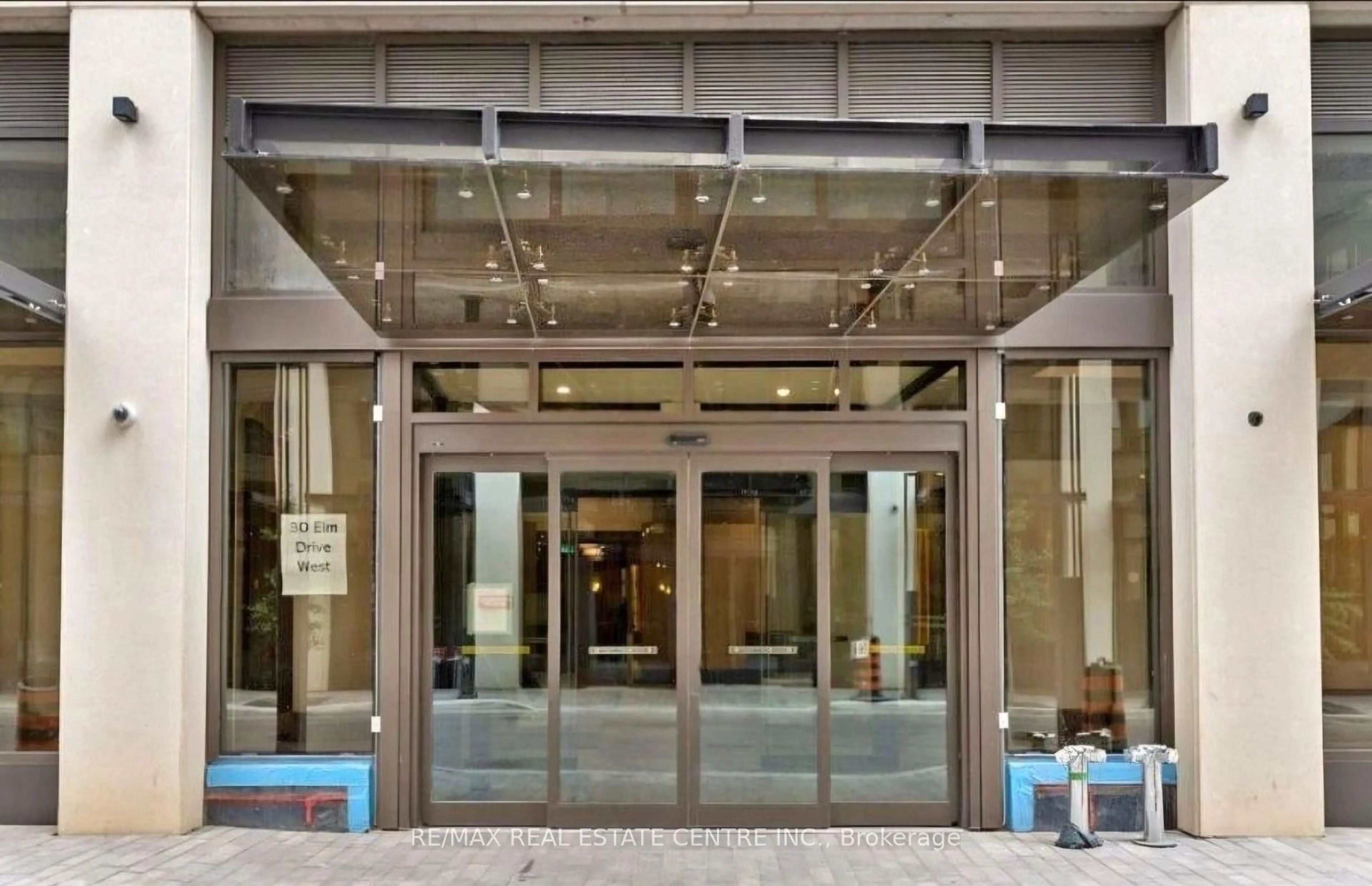 Lobby for 30 Elm Dr #1801, Mississauga Ontario L5B 0N6