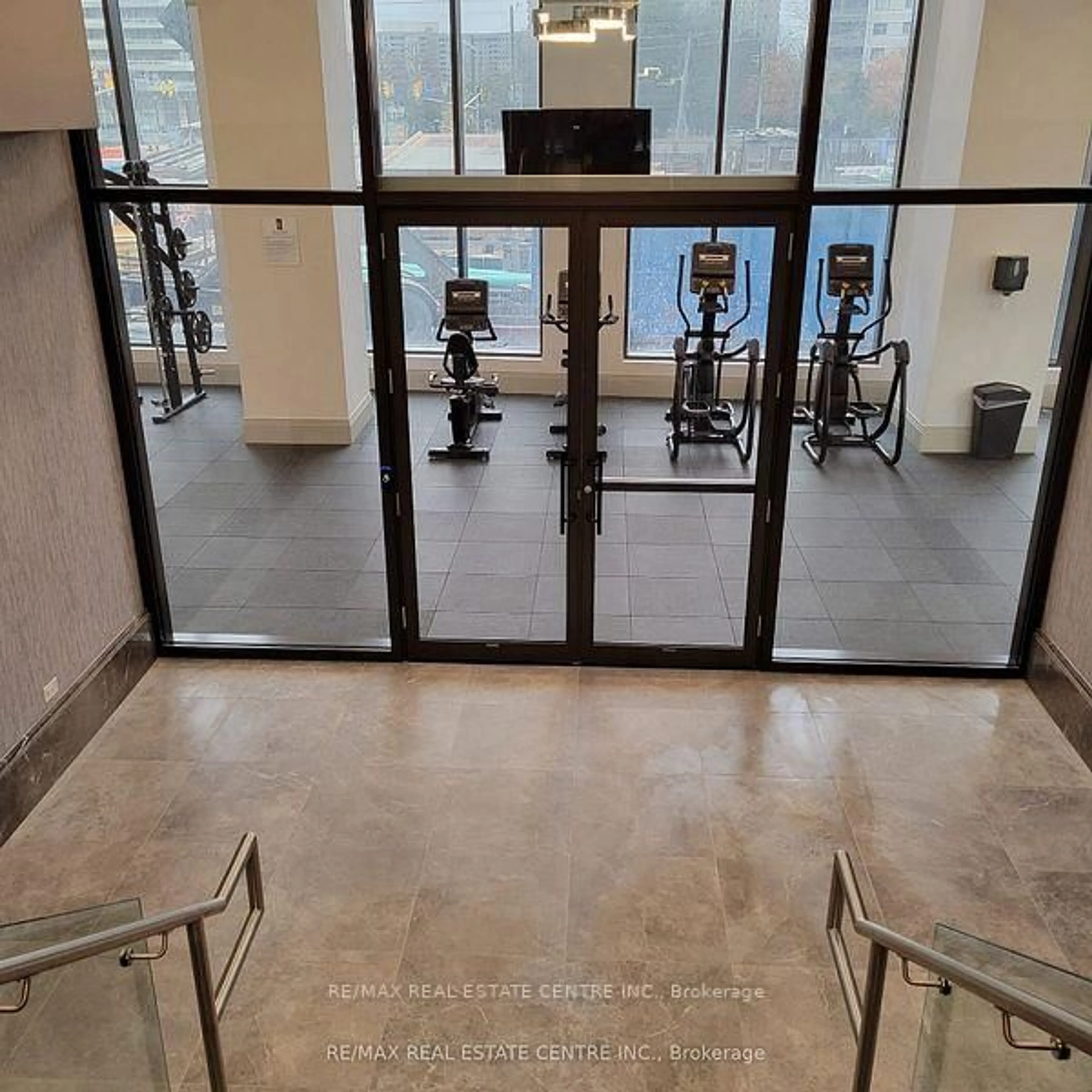 Indoor foyer for 30 Elm Dr #1801, Mississauga Ontario L5B 0N6