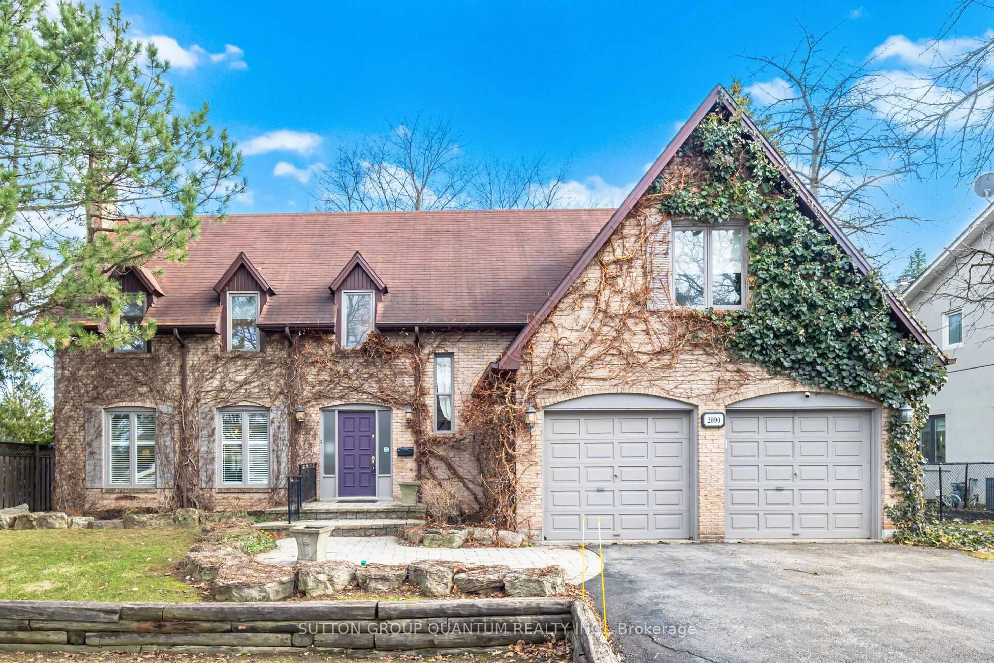 Home with brick exterior material, street for 2090 Mississauga Rd, Mississauga Ontario L5H 2K6