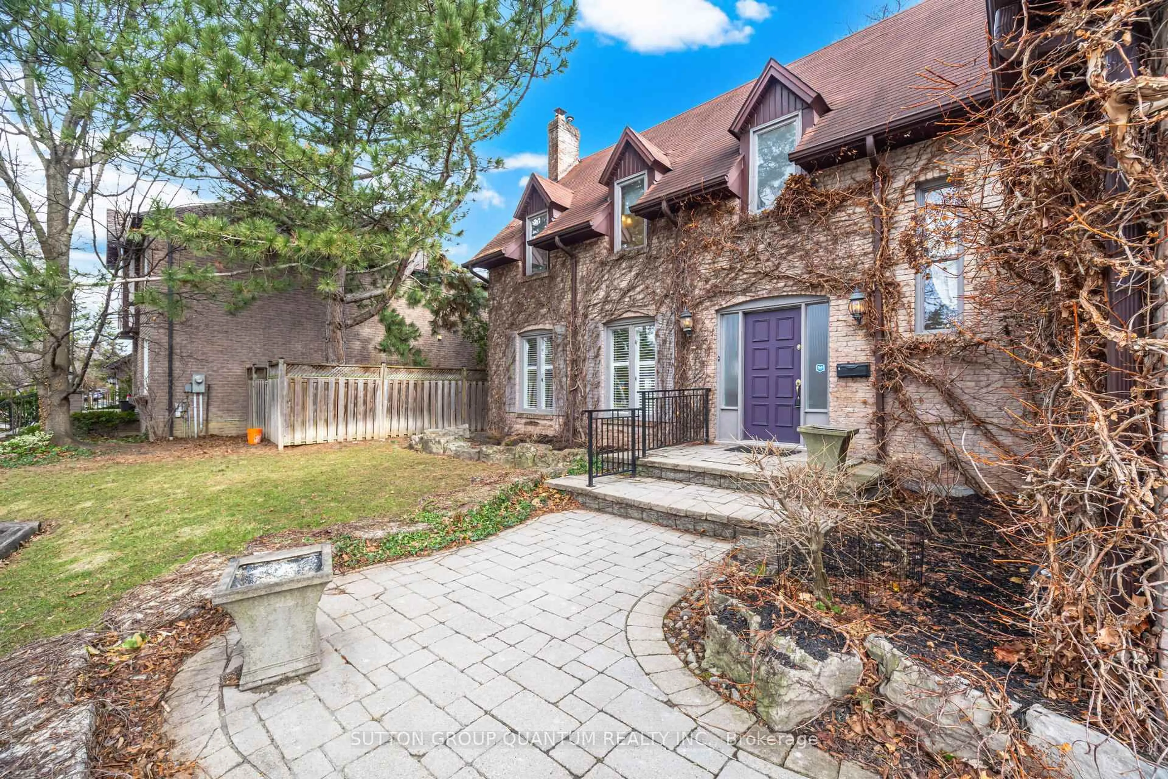 Home with brick exterior material, street for 2090 Mississauga Rd, Mississauga Ontario L5H 2K6