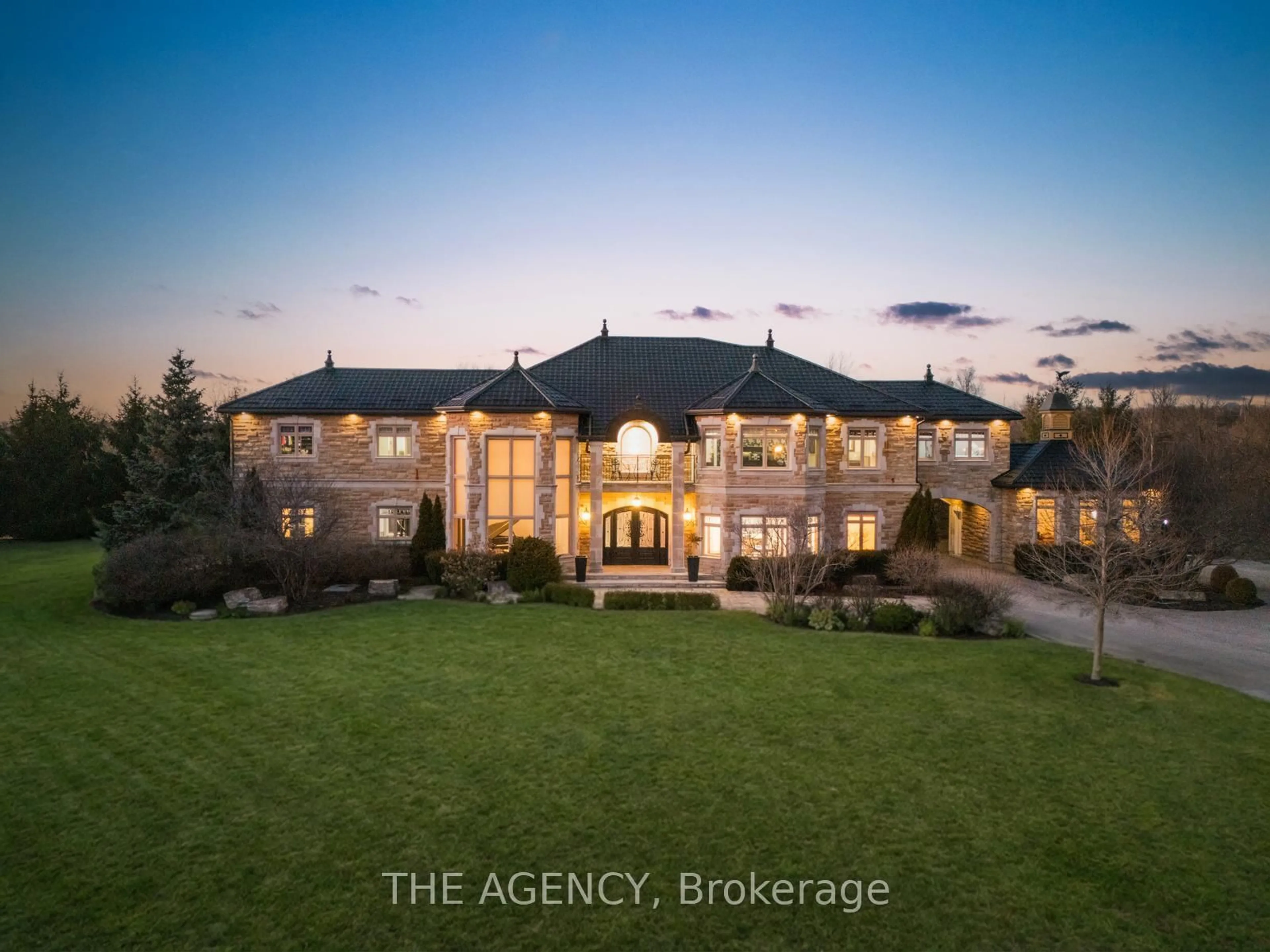 A pic from outside/outdoor area/front of a property/back of a property/a pic from drone, building for 2659 2 Sideroad, Burlington Ontario L7M 0S7