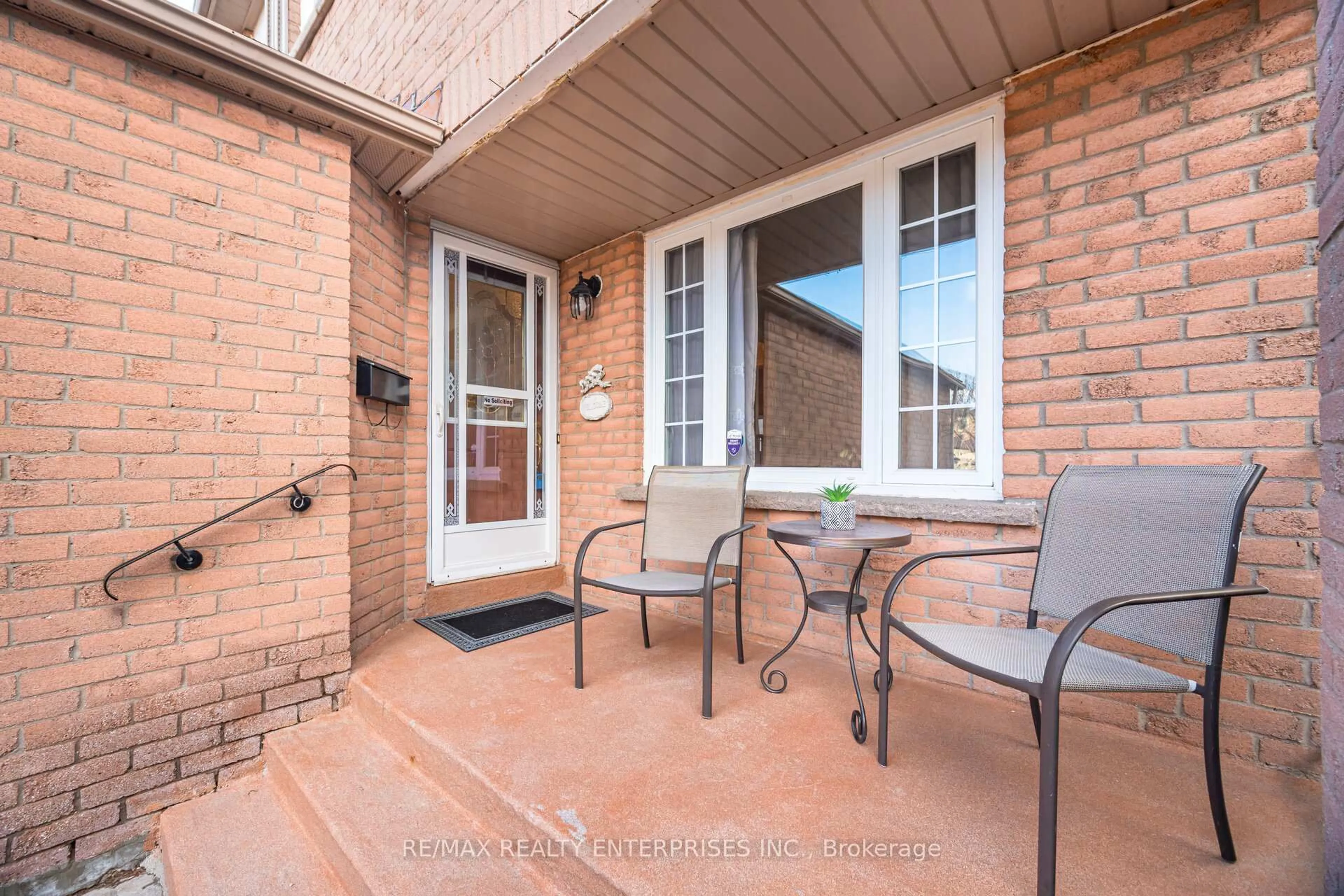 Patio, street for 54 Niagara Pl, Brampton Ontario L6S 4Y8