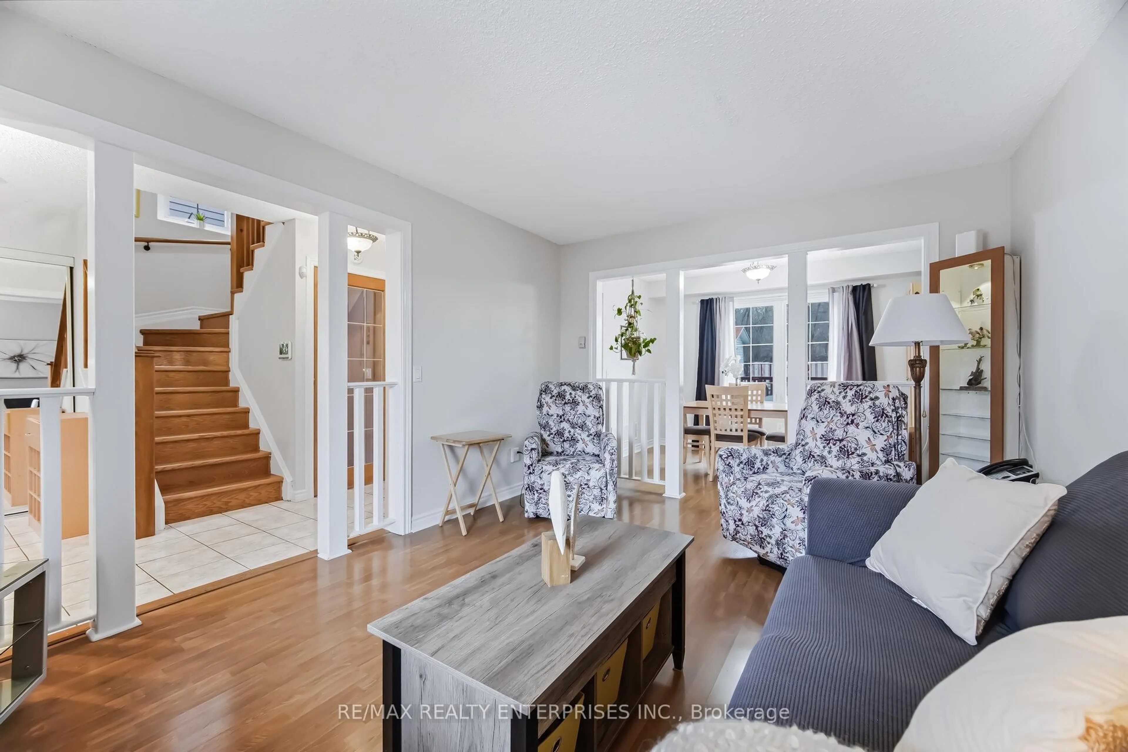 Living room with furniture, unknown for 54 Niagara Pl, Brampton Ontario L6S 4Y8