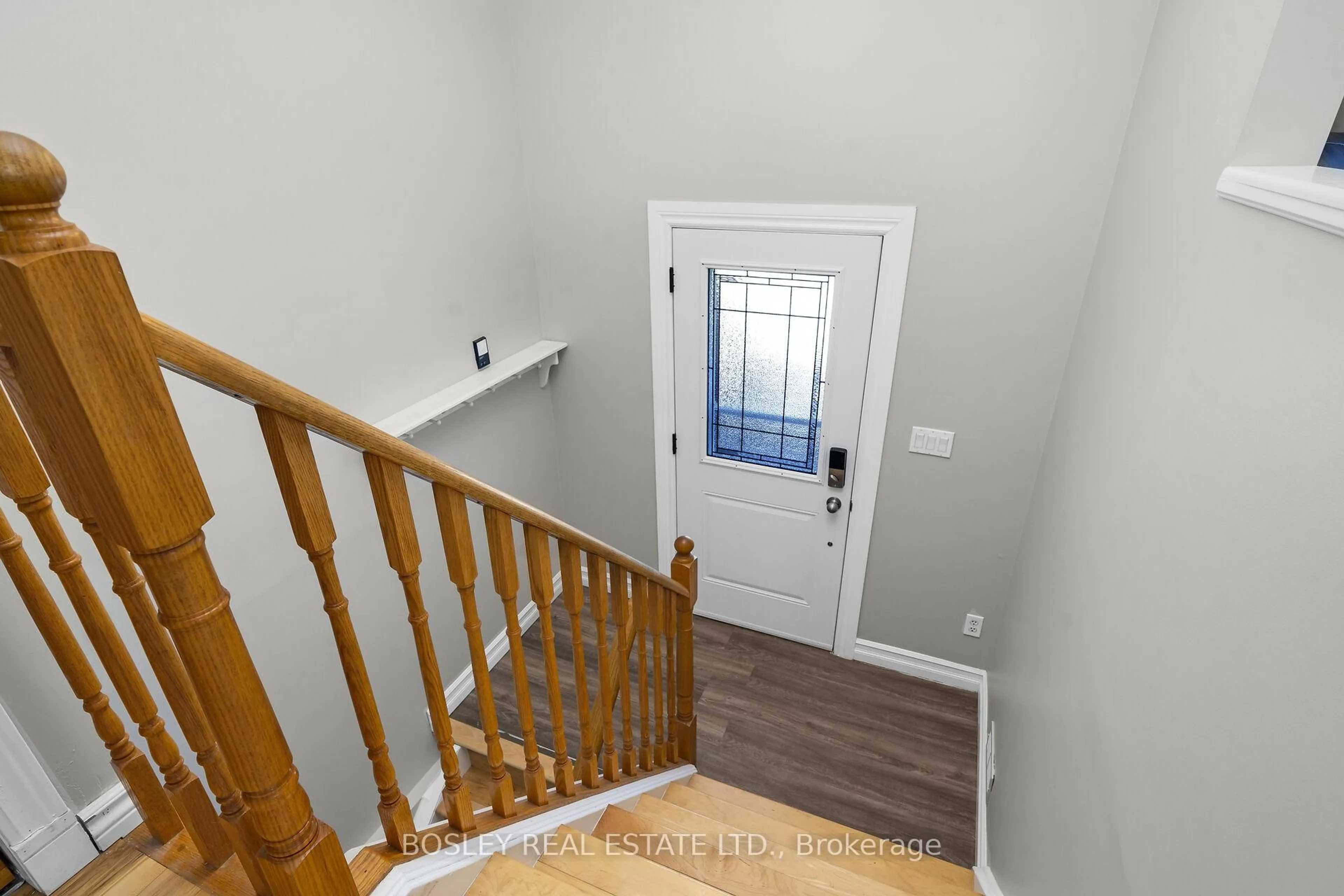 Indoor entryway for 2 Princess St, Orangeville Ontario L9W 3V5