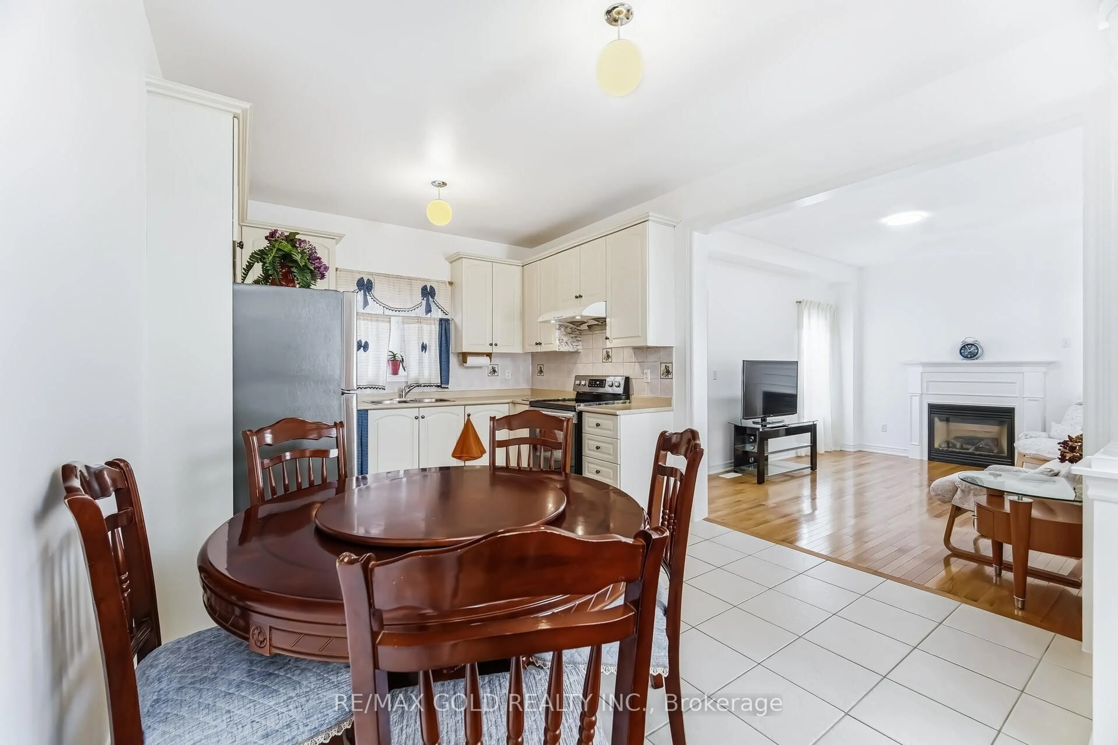 Unknown for 5 Attmar Dr, Brampton Ontario L6P 2R4