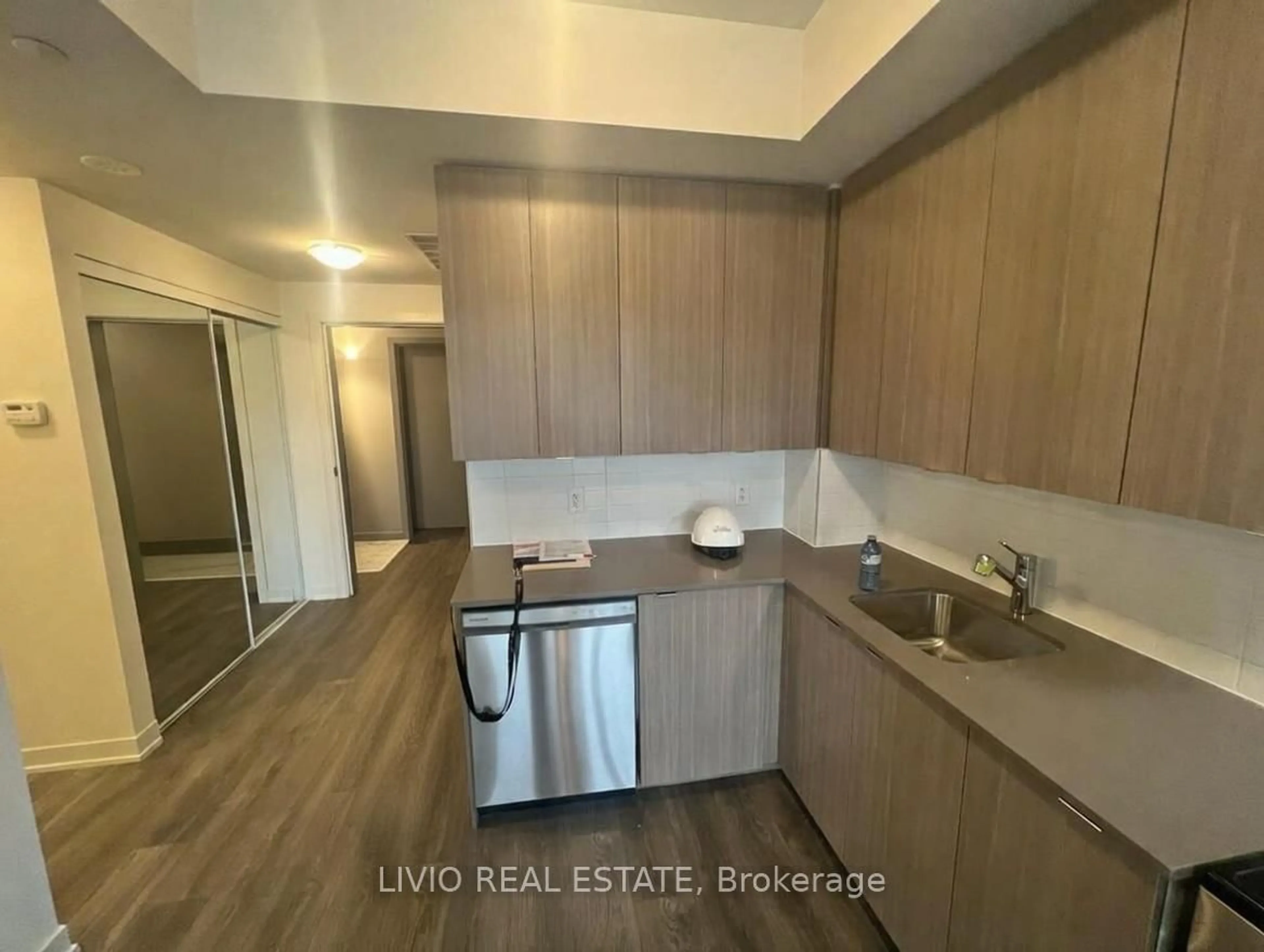 Standard kitchen, wood/laminate floor for 62 Sky Harbour Dr #315, Brampton Ontario L6Y 6J2