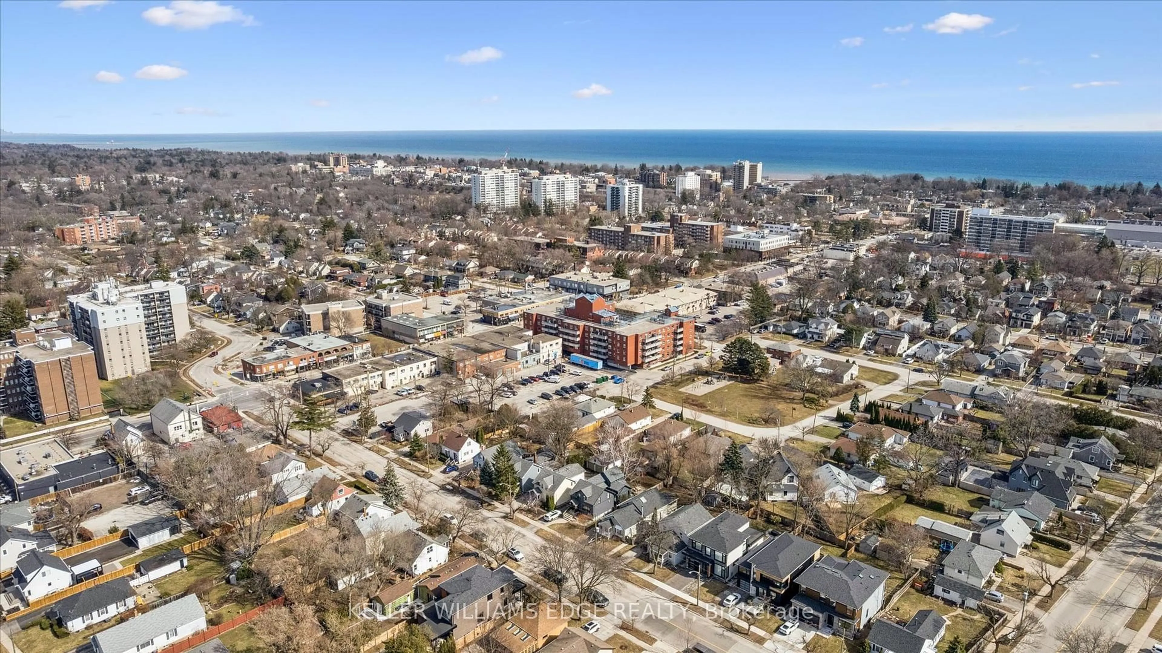 A pic from outside/outdoor area/front of a property/back of a property/a pic from drone, city buildings view from balcony for 139 Stewart St, Oakville Ontario L6K 1X8