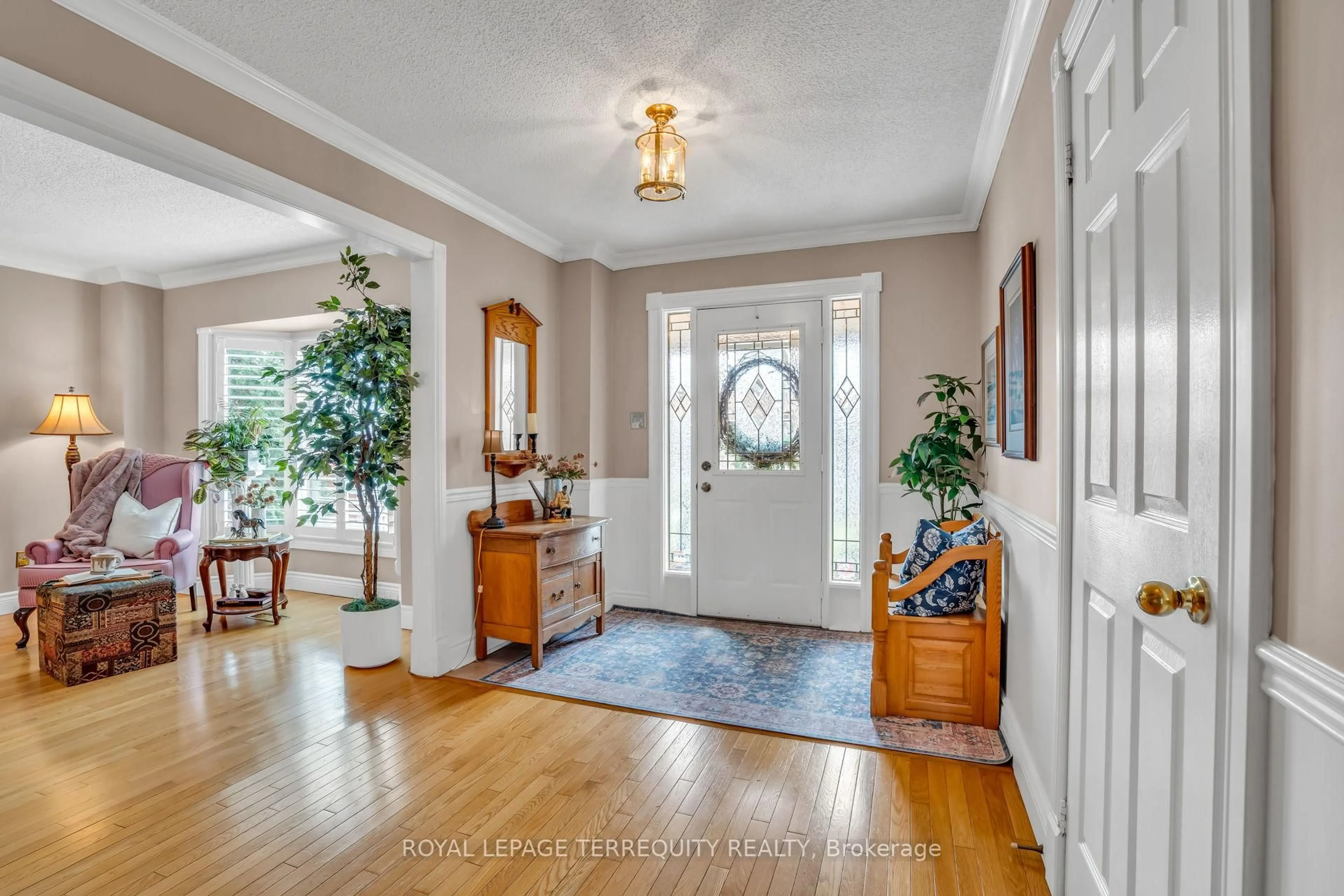 Indoor entryway for 1319 Saddler Circ, Oakville Ontario L6M 2X6