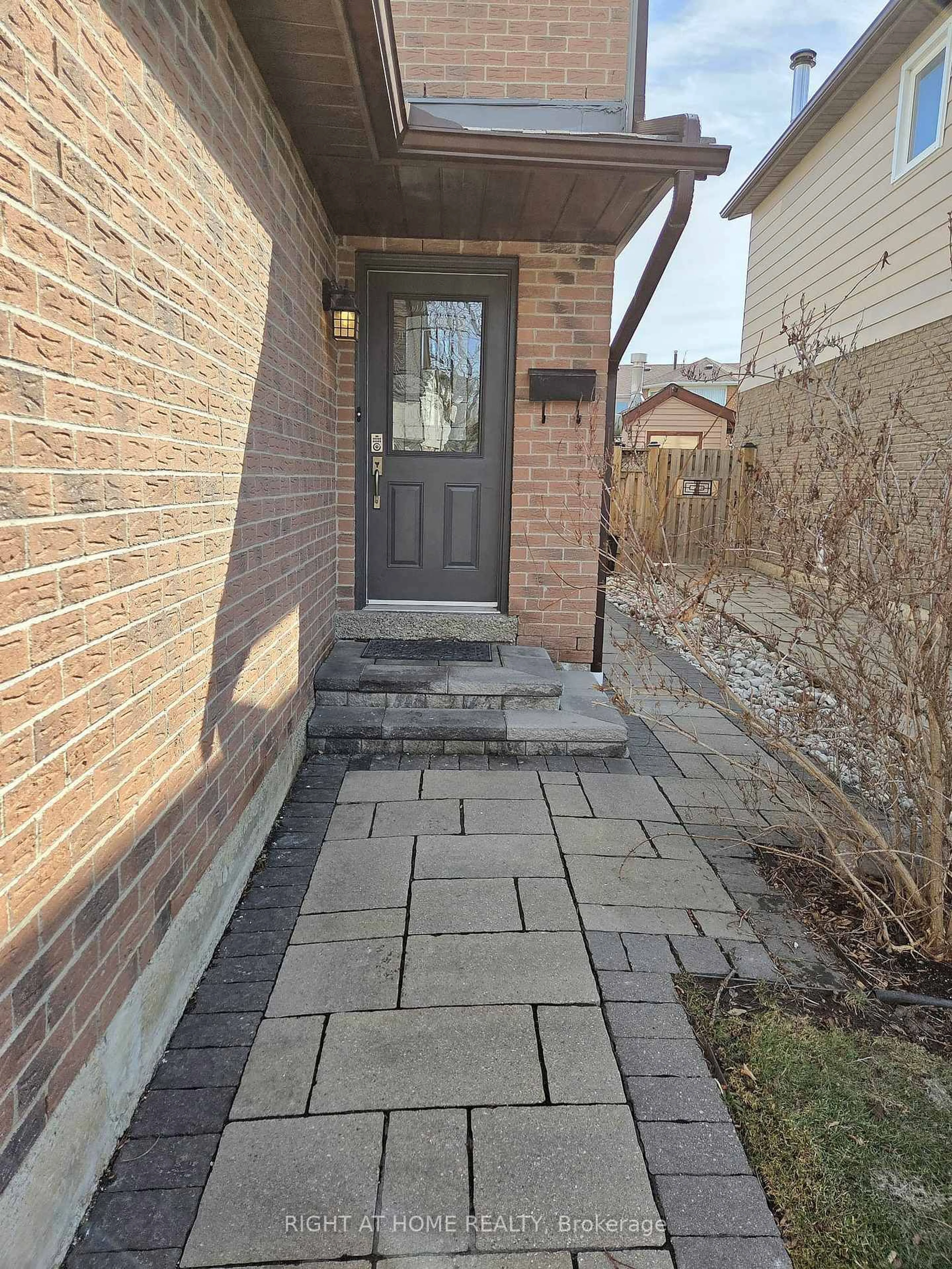 Home with brick exterior material, street for 6914 Cordingley Cres, Mississauga Ontario L5N 4Y8
