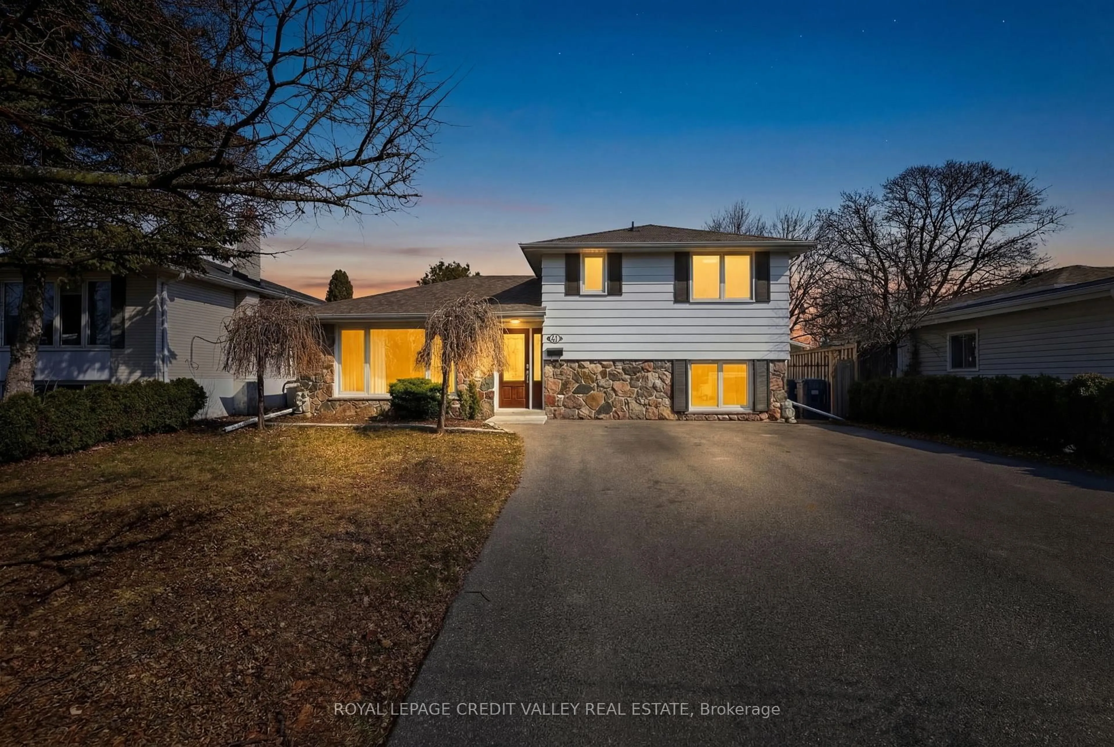 A pic from outside/outdoor area/front of a property/back of a property/a pic from drone, street for 41 Staveley Cres, Brampton Ontario L6W 2S1