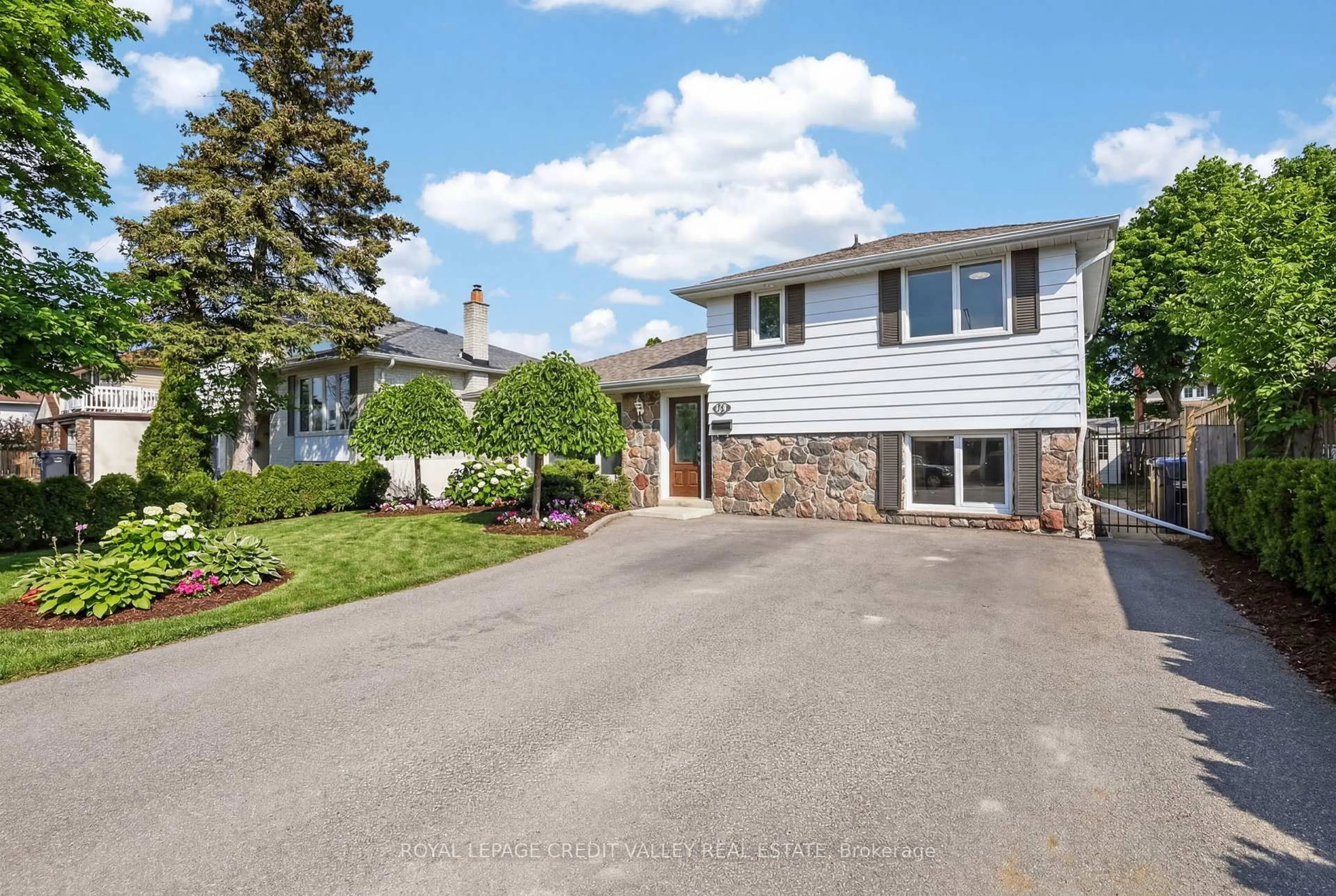 Home with vinyl exterior material, street for 41 Staveley Cres, Brampton Ontario L6W 2S1