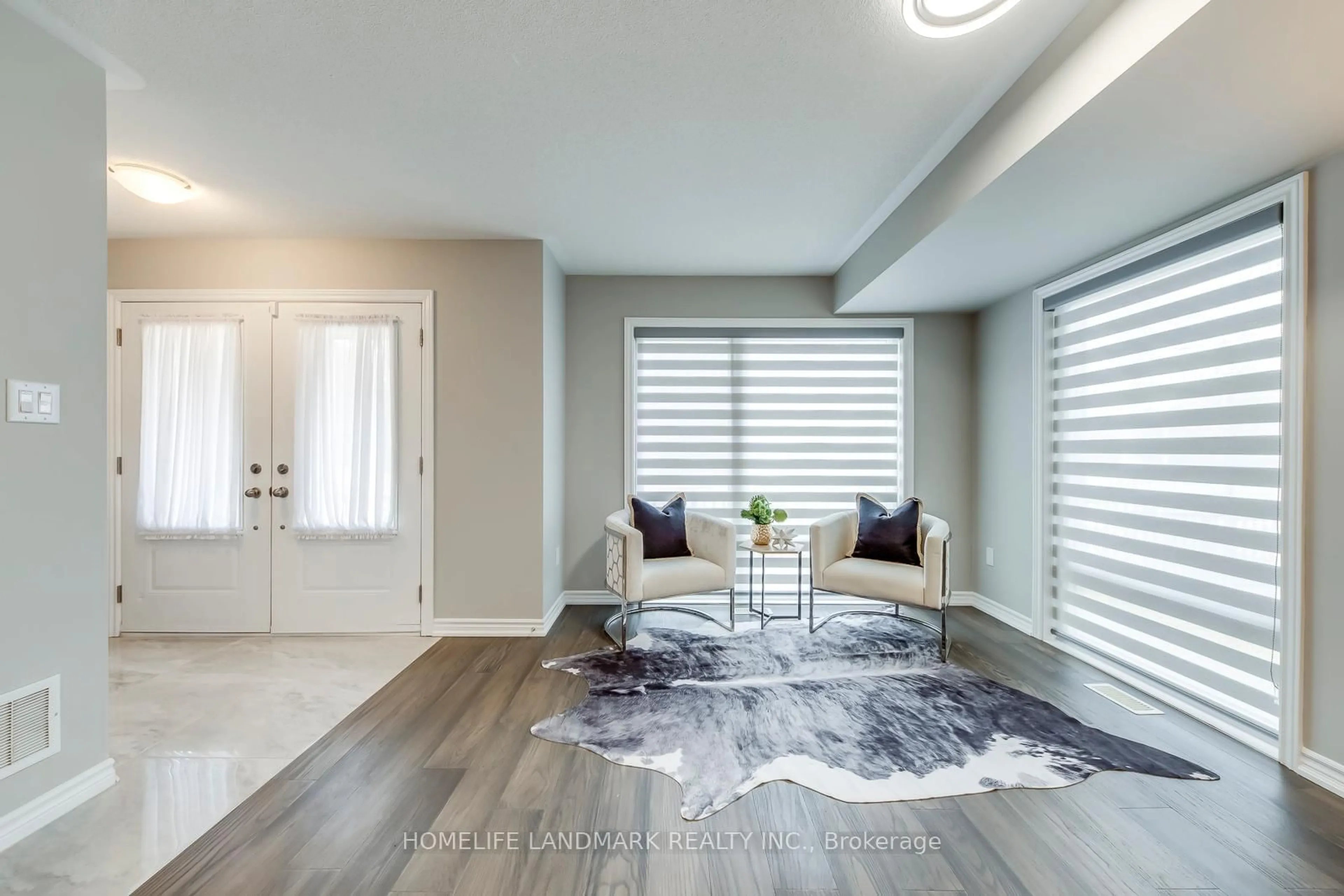 Indoor entryway for 2485 Badger Cres #Unit 7 -, Oakville Ontario L6M 5L9