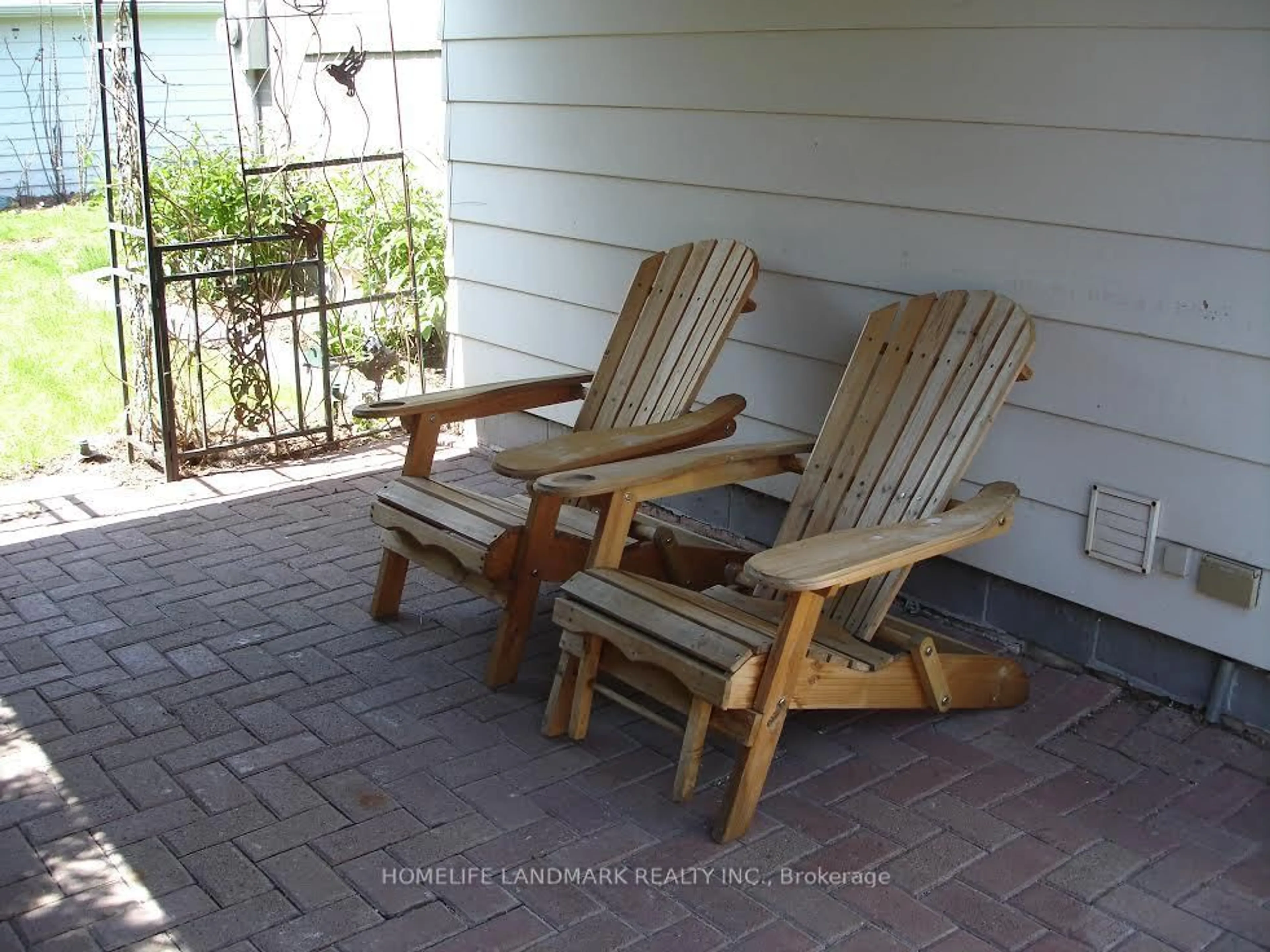 Patio, unknown for 135 Ringwood Rd, Oakville Ontario L6H 1K3