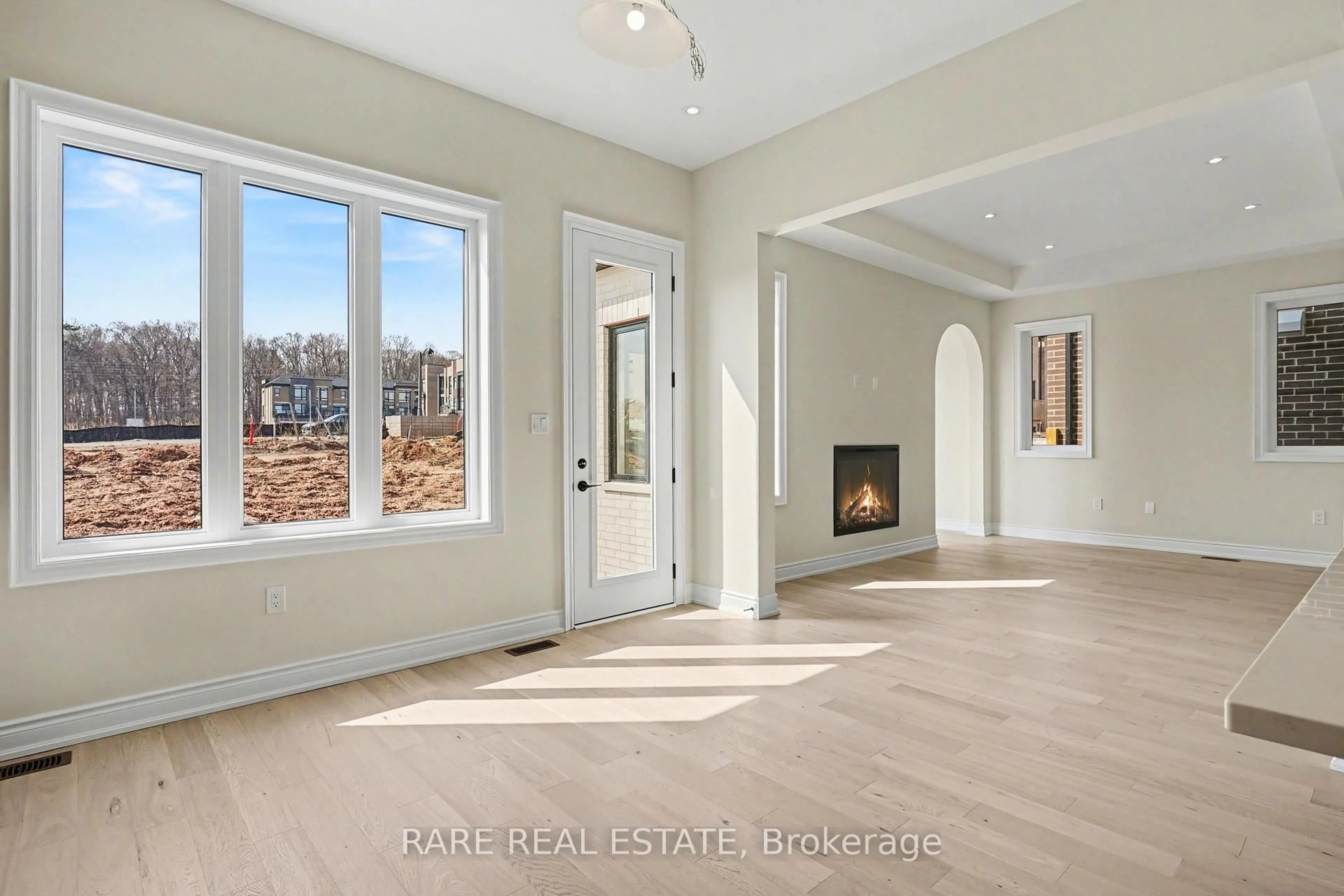 Indoor entryway for 1236 QUEENS PLATE Rd, Oakville Ontario L6M 5M3