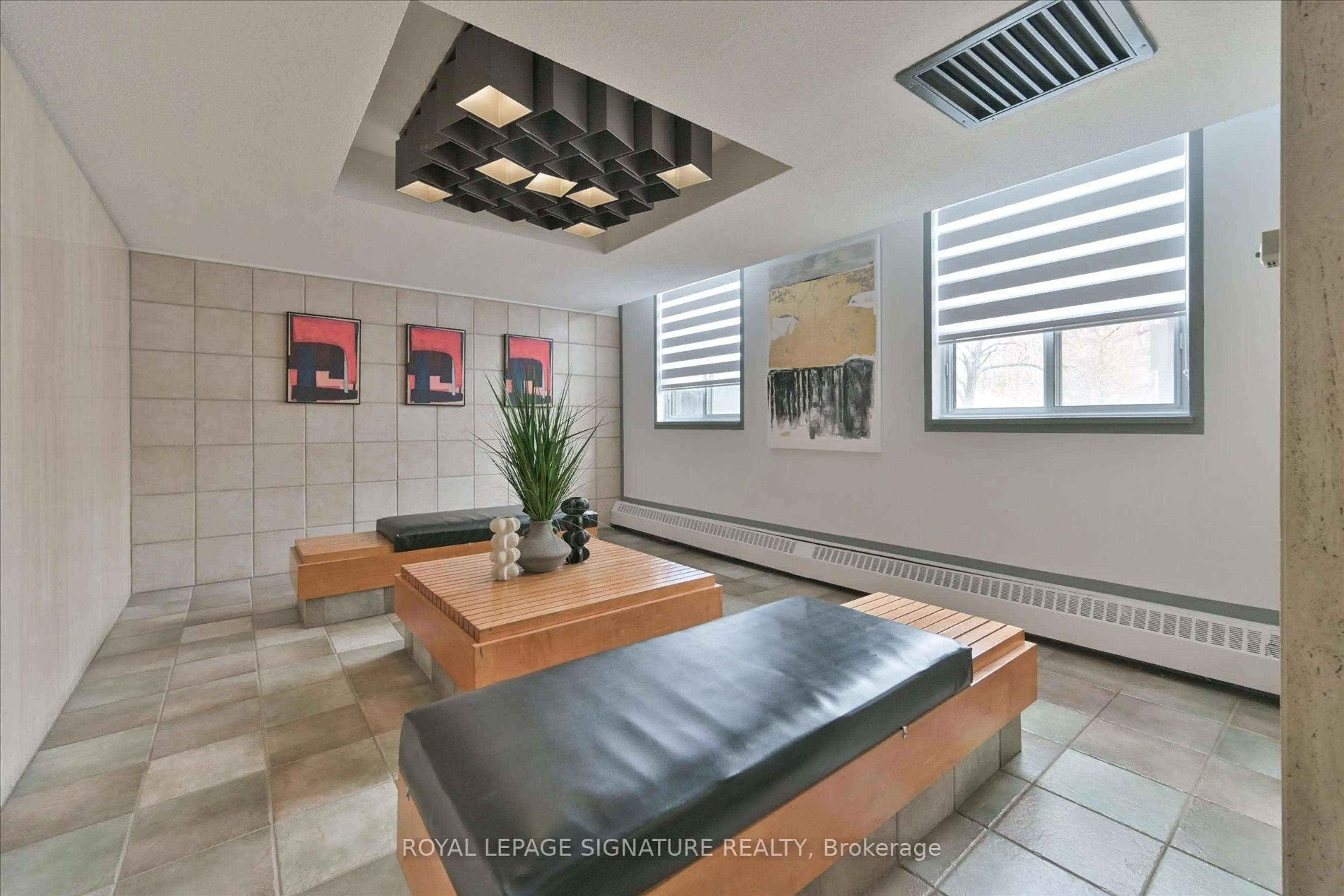 Indoor foyer for 19 Four Winds Dr #801, Toronto Ontario M3J 2S9