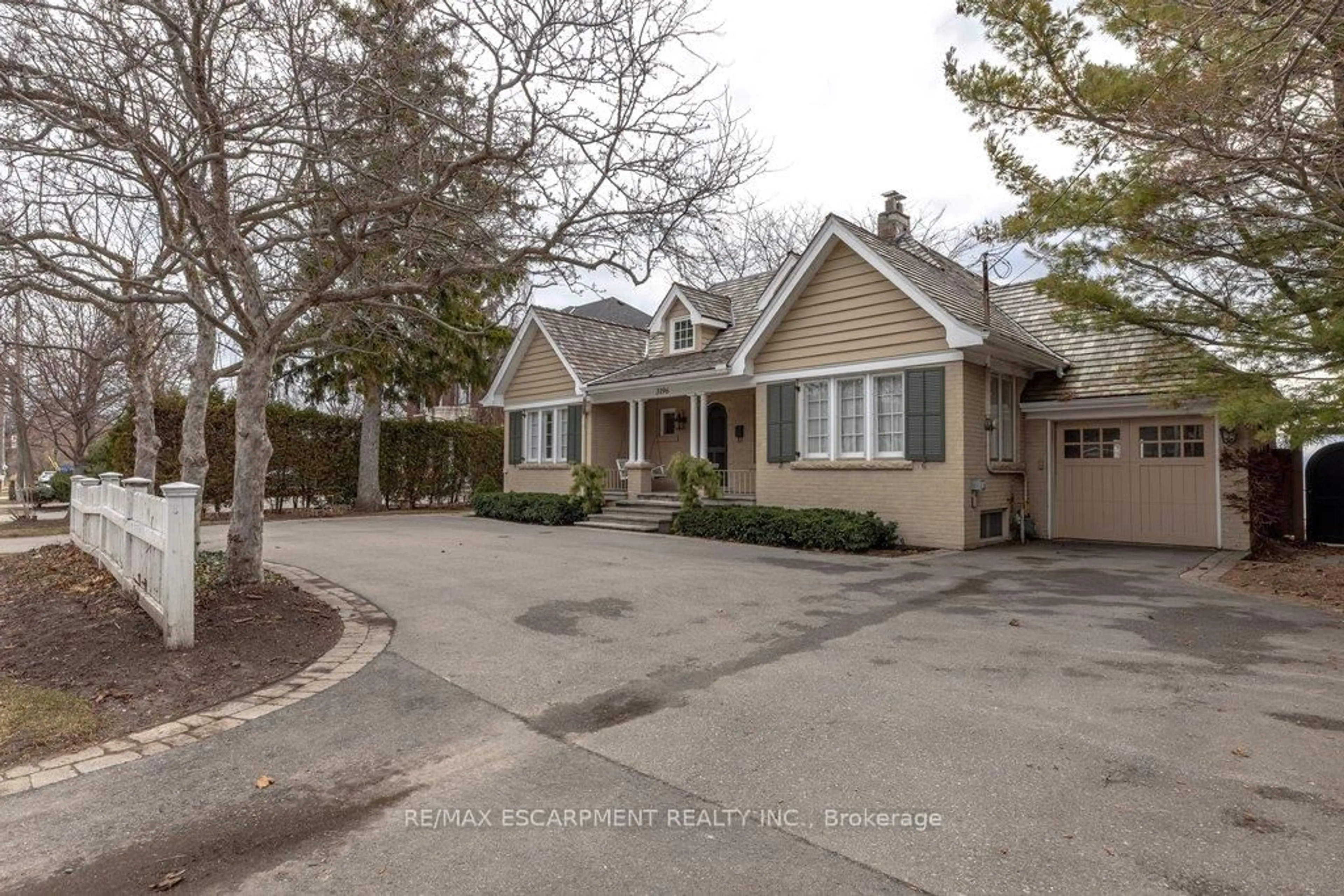 Unknown for 3196 Lakeshore Rd, Burlington Ontario L7N 1A4