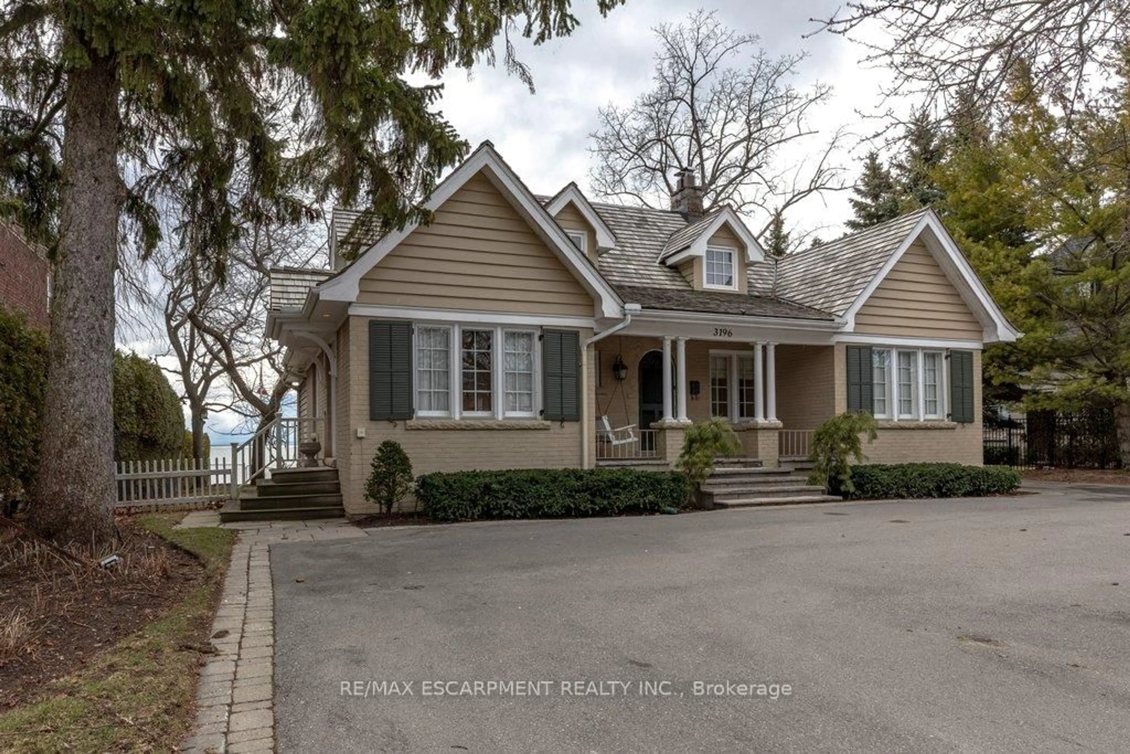 Unknown for 3196 Lakeshore Rd, Burlington Ontario L7N 1A4